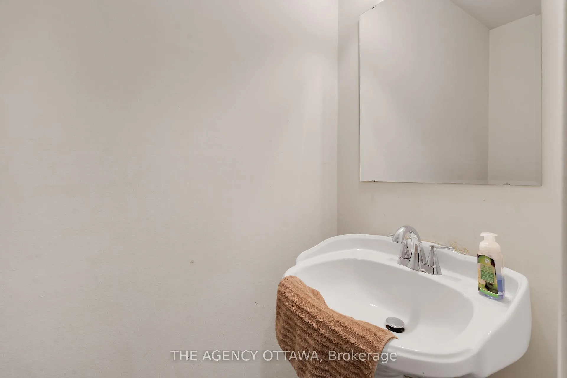 Photo 20 of Unit 9, 10 Collins Crescent, Brampton, Brampton North — HOMEH