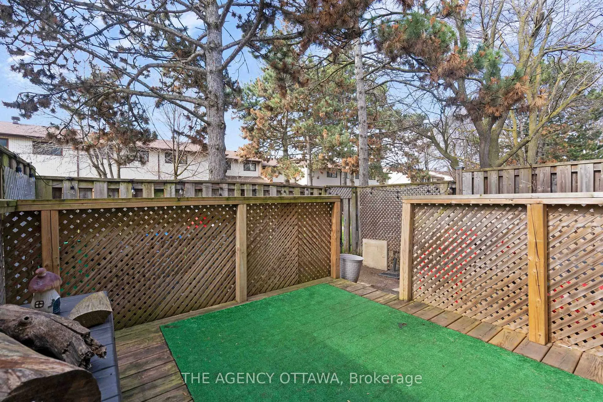 Photo 25 of Unit 9, 10 Collins Crescent, Brampton, Brampton North — HOMEH