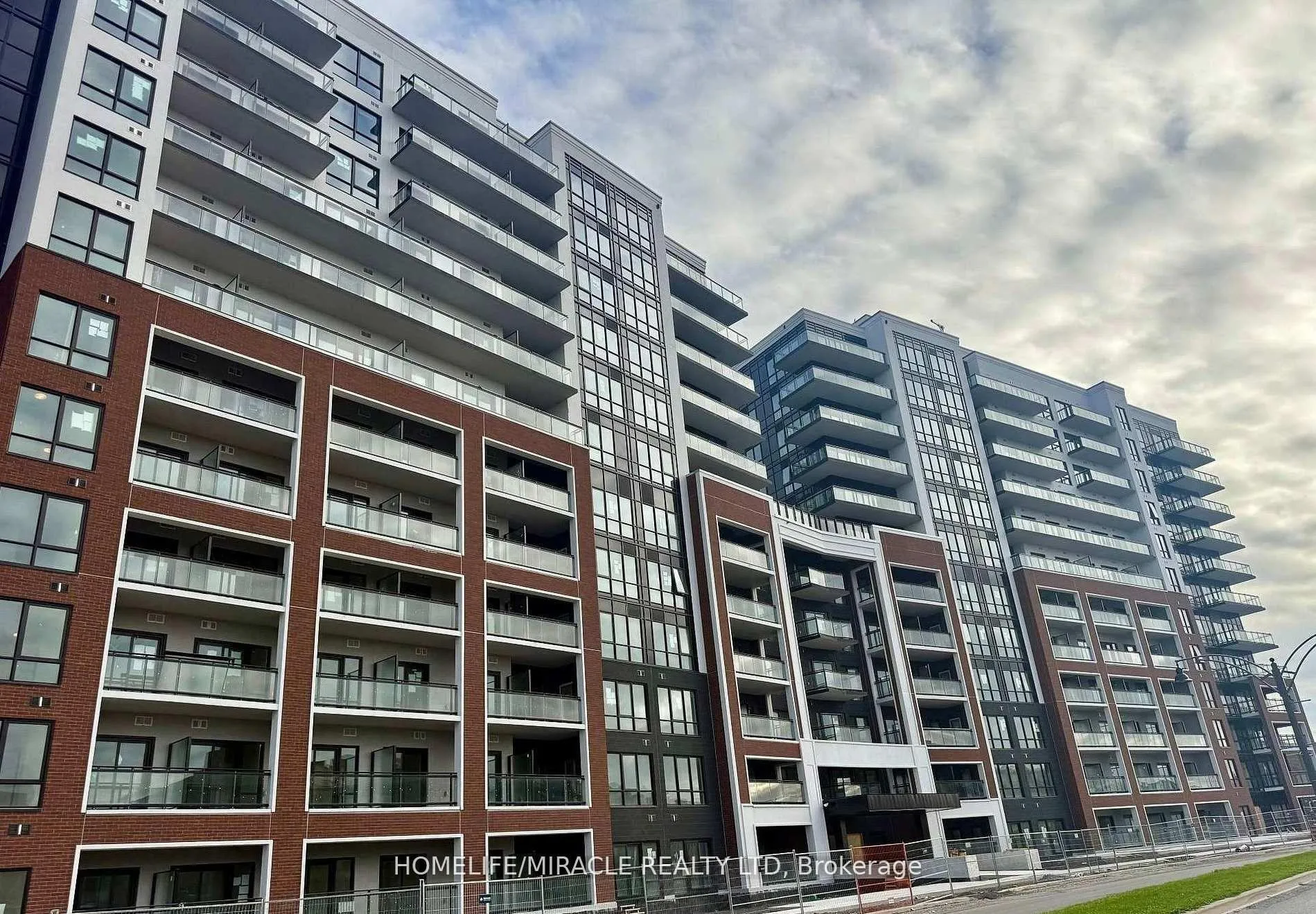 Photo 2 of Unit 323, 51 Clarington Boulevard, Clarington, Bowmanville — HOMEH
