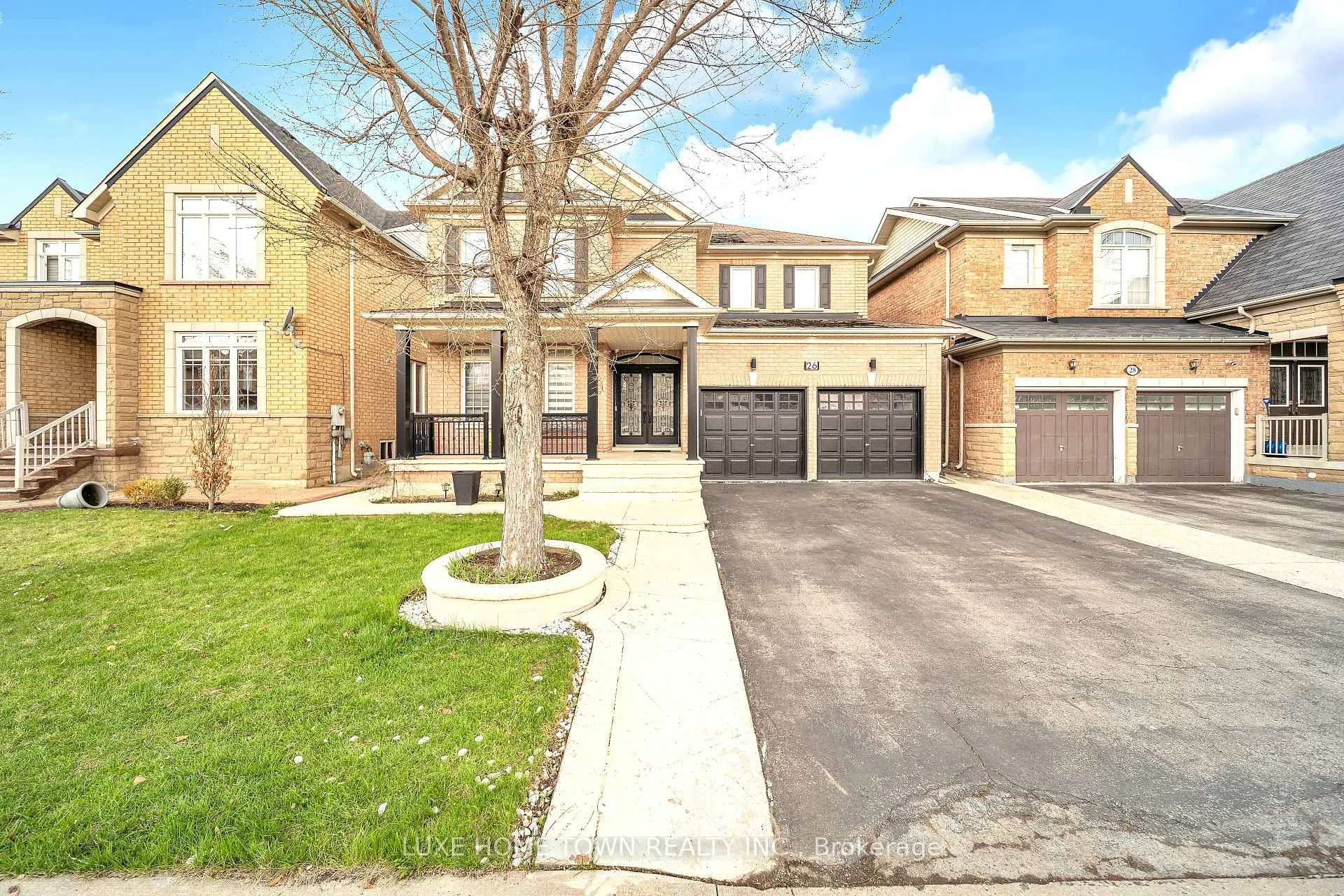 Photo 3 of 26 Bluffwood Cres E, Brampton, Bram East — HOMEH