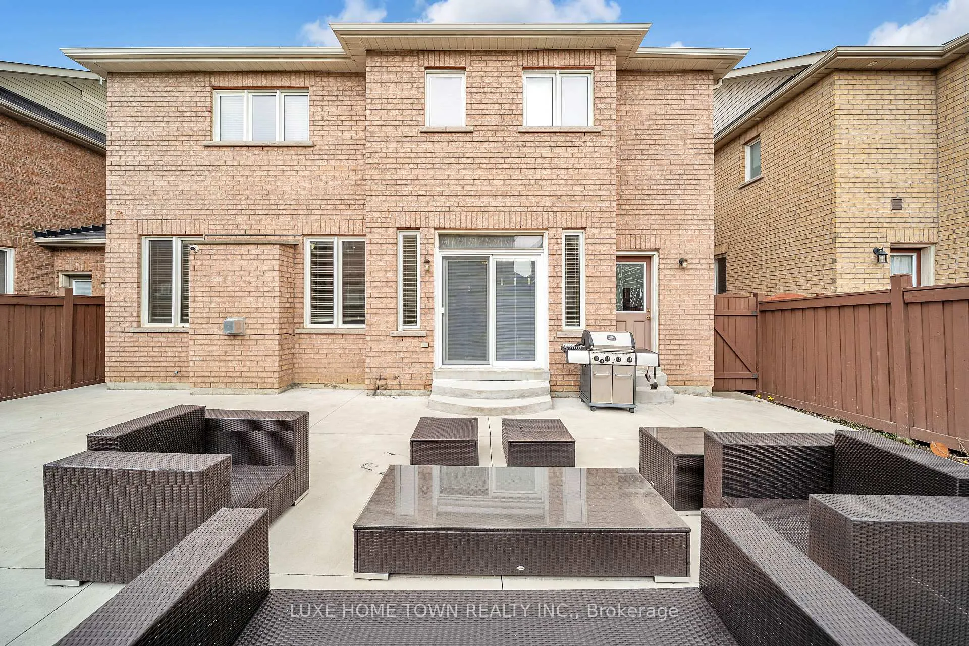 Photo 6 of 26 Bluffwood Cres E, Brampton, Bram East — HOMEH