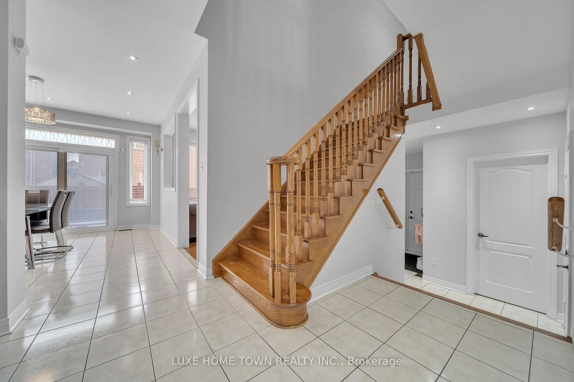 Photo 12 of 26 Bluffwood Cres E, Brampton, Bram East — HOMEH