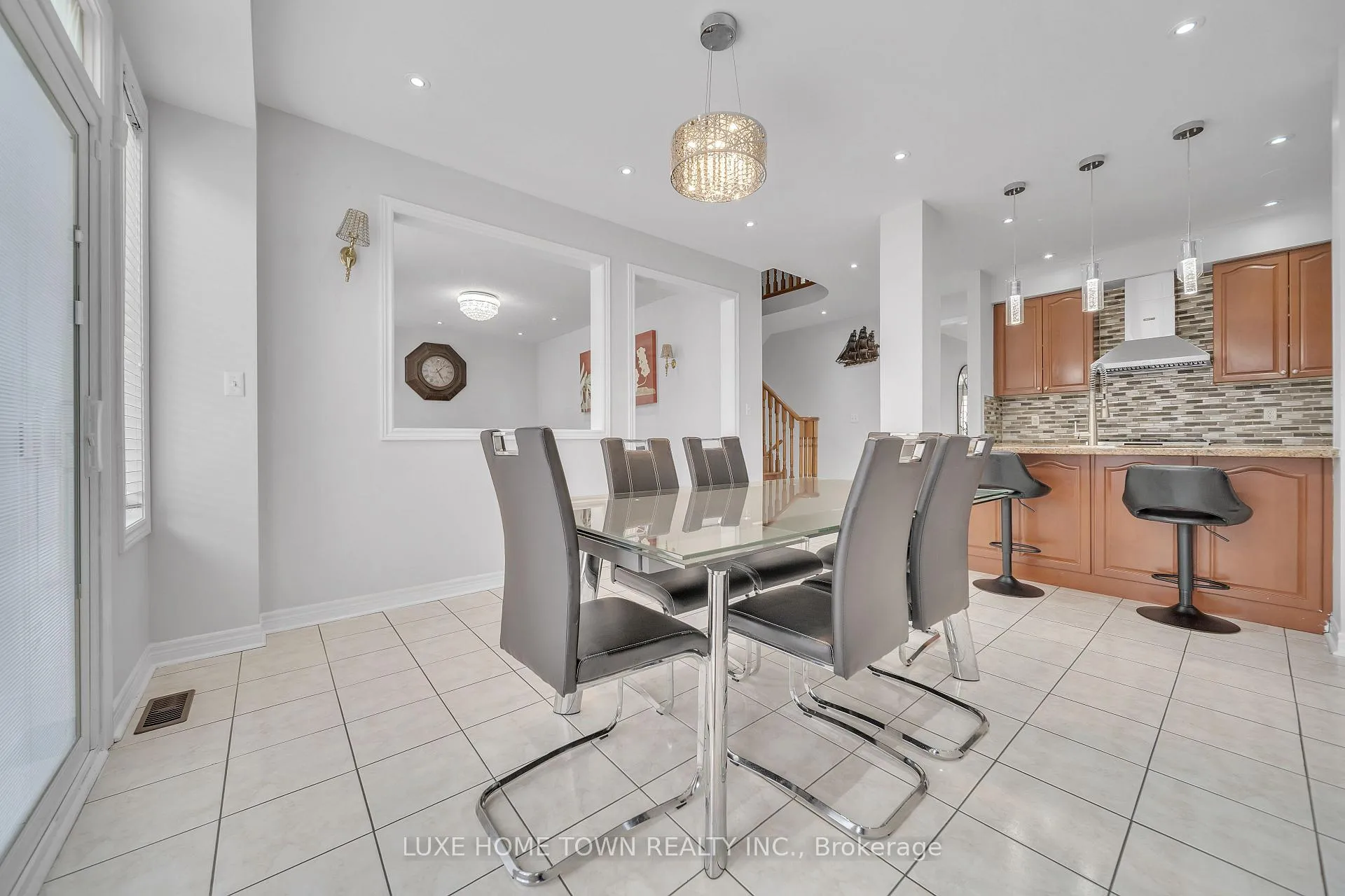 Photo 16 of 26 Bluffwood Cres E, Brampton, Bram East — HOMEH