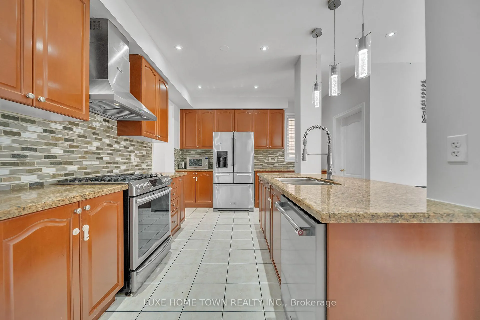 Photo 17 of 26 Bluffwood Cres E, Brampton, Bram East — HOMEH