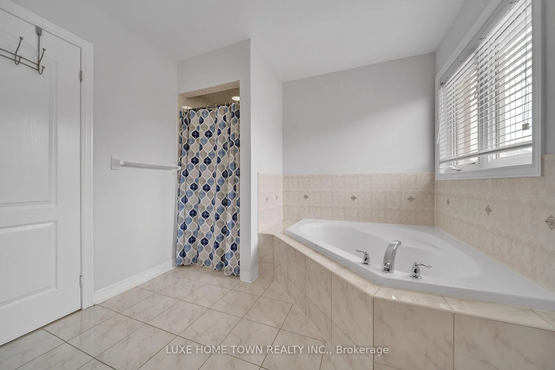 Photo 29 of 26 Bluffwood Cres E, Brampton, Bram East — HOMEH