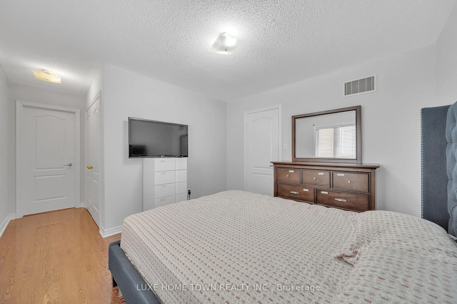 Photo 31 of 26 Bluffwood Cres E, Brampton, Bram East — HOMEH