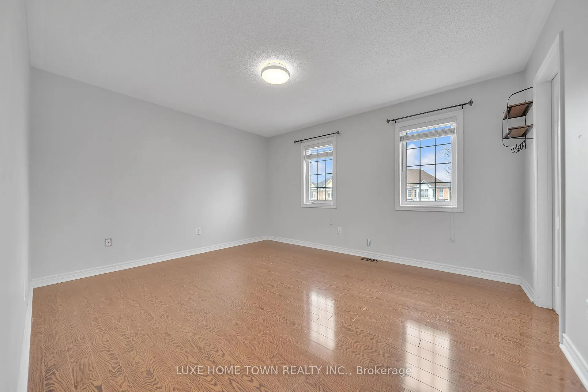 Photo 38 of 26 Bluffwood Cres E, Brampton, Bram East — HOMEH