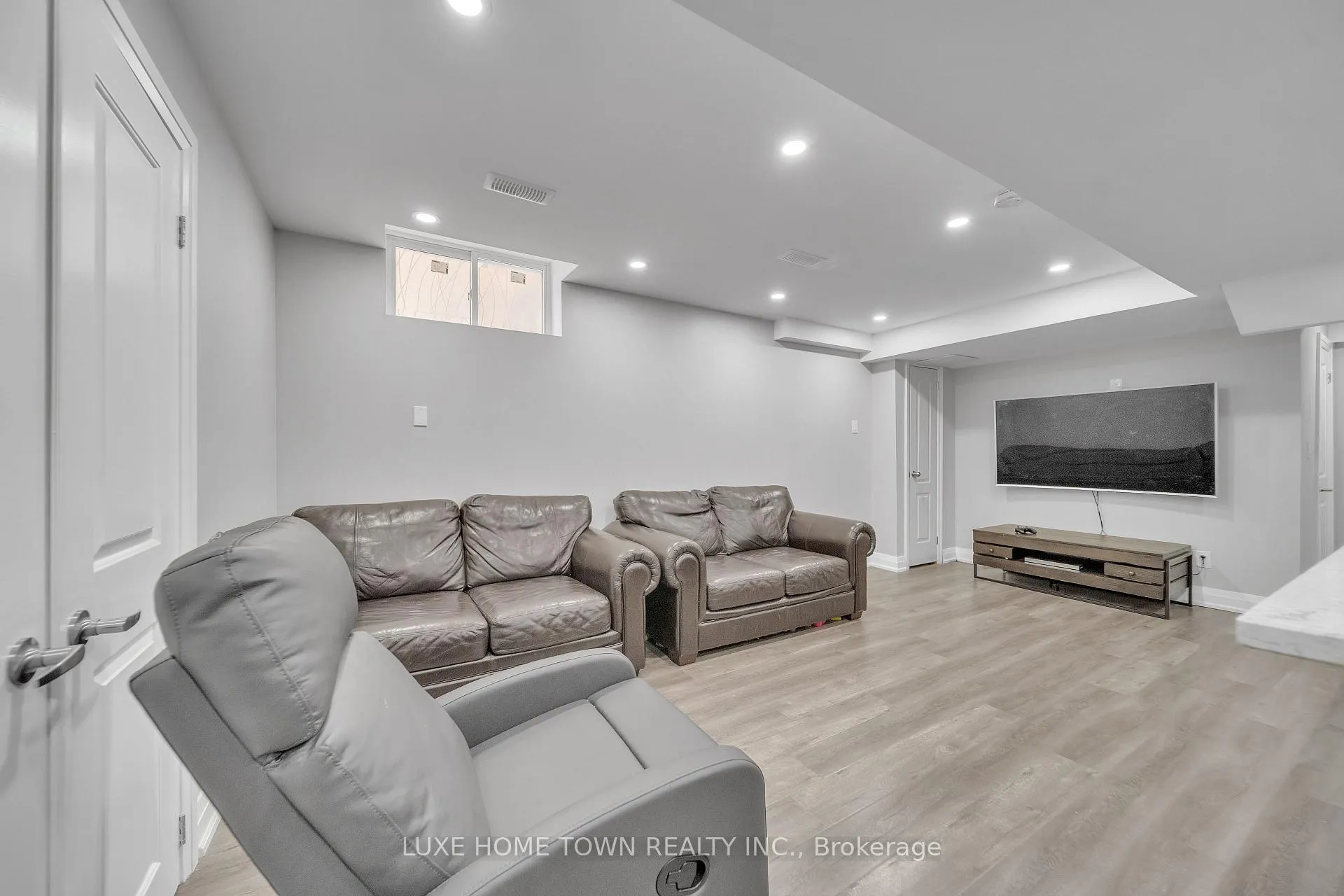 Photo 48 of 26 Bluffwood Cres E, Brampton, Bram East — HOMEH