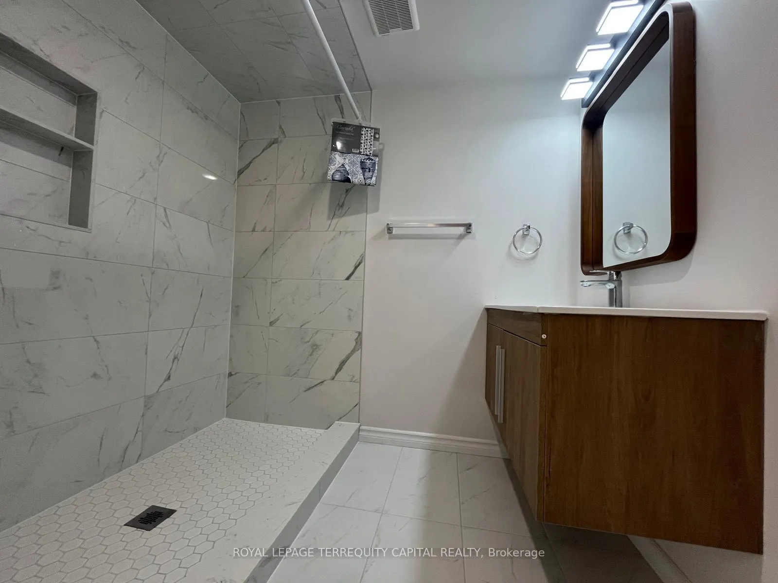 Photo 6 of Unit 2, 1416 Maple Road, Innisfil, Rural Innisfil — HOMEH