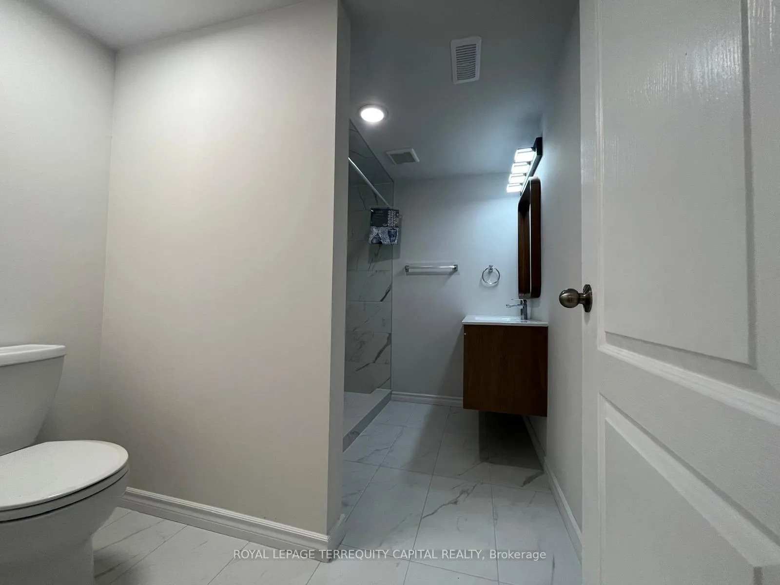 Photo 7 of Unit 2, 1416 Maple Road, Innisfil, Rural Innisfil — HOMEH