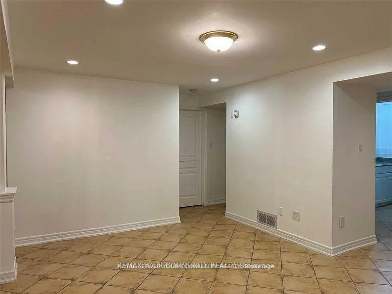 Photo 7 of Unit BSMT, 173 Jeanne Drive, Vaughan, East Woodbridge — HOMEH