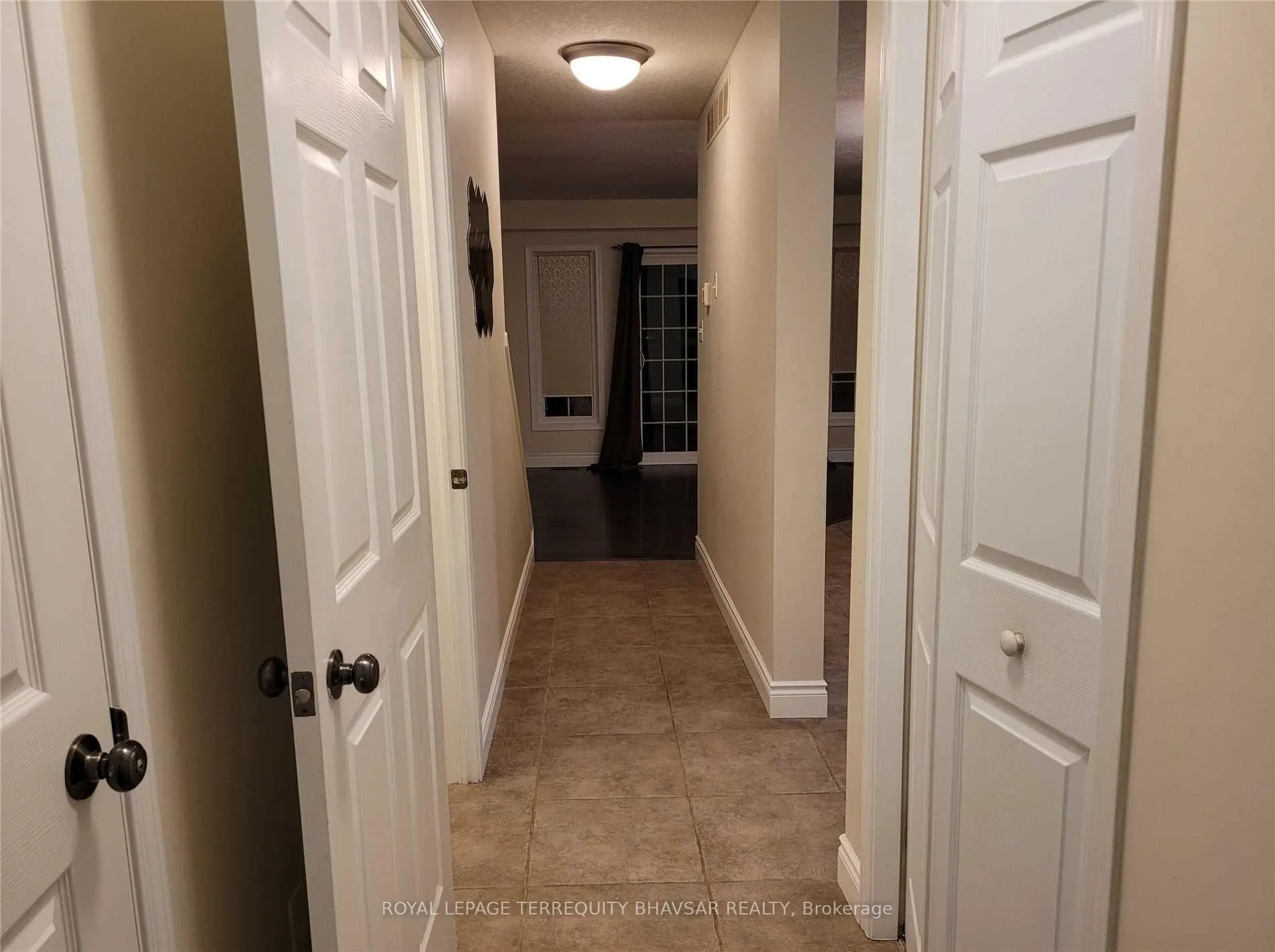 Photo 3 of 218 Featherstone Crescent, Kitchener, Huron Park — HOMEH