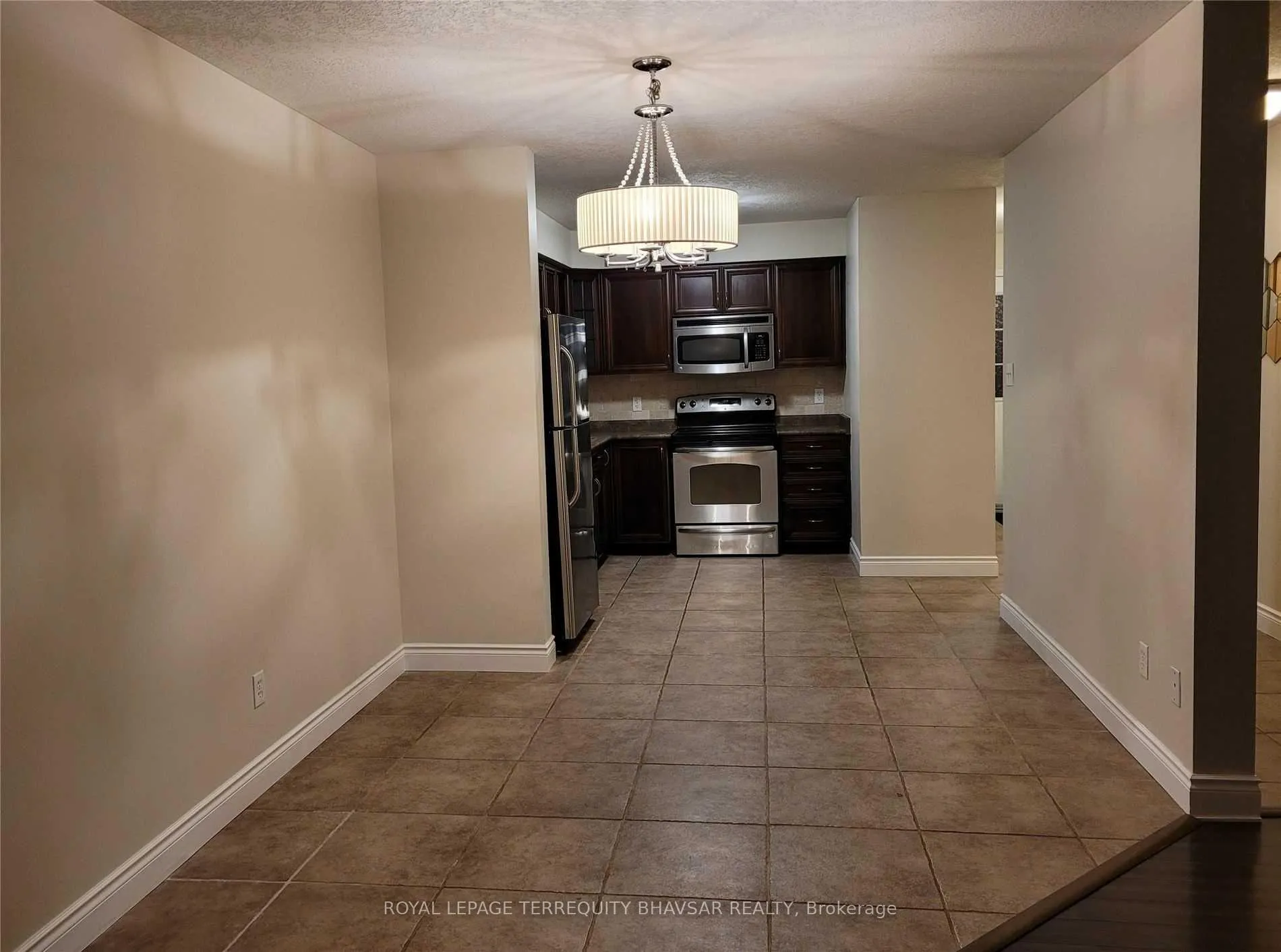 Photo 6 of 218 Featherstone Crescent, Kitchener, Huron Park — HOMEH