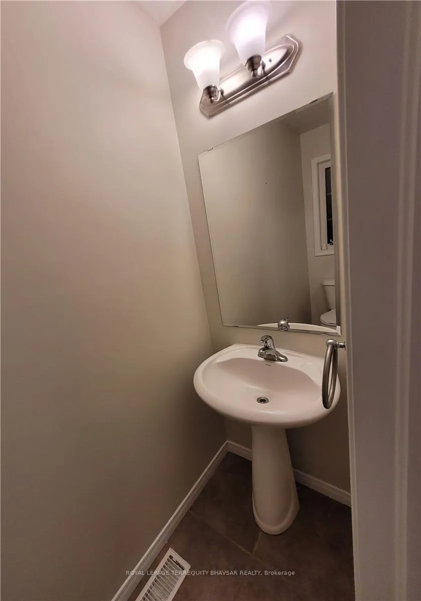 Photo 12 of 218 Featherstone Crescent, Kitchener, Huron Park — HOMEH