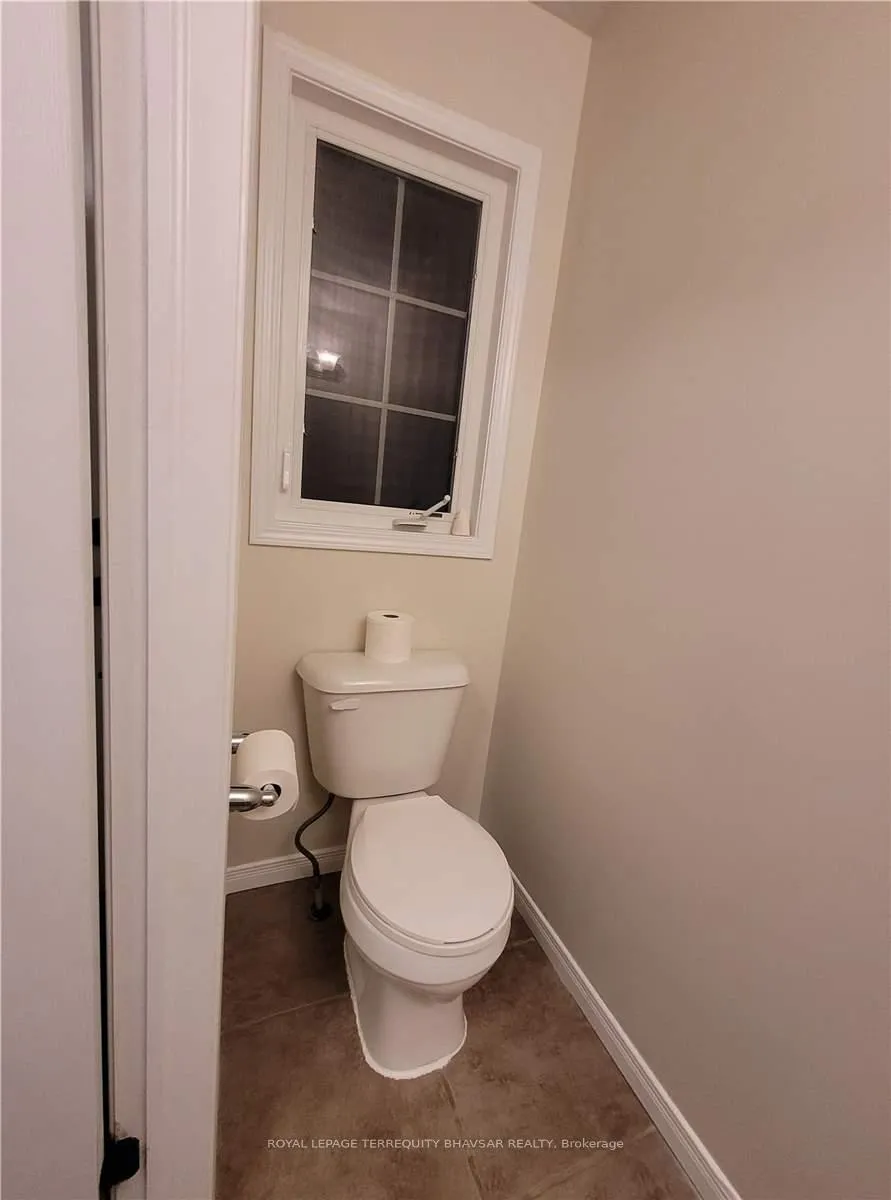 Photo 13 of 218 Featherstone Crescent, Kitchener, Huron Park — HOMEH