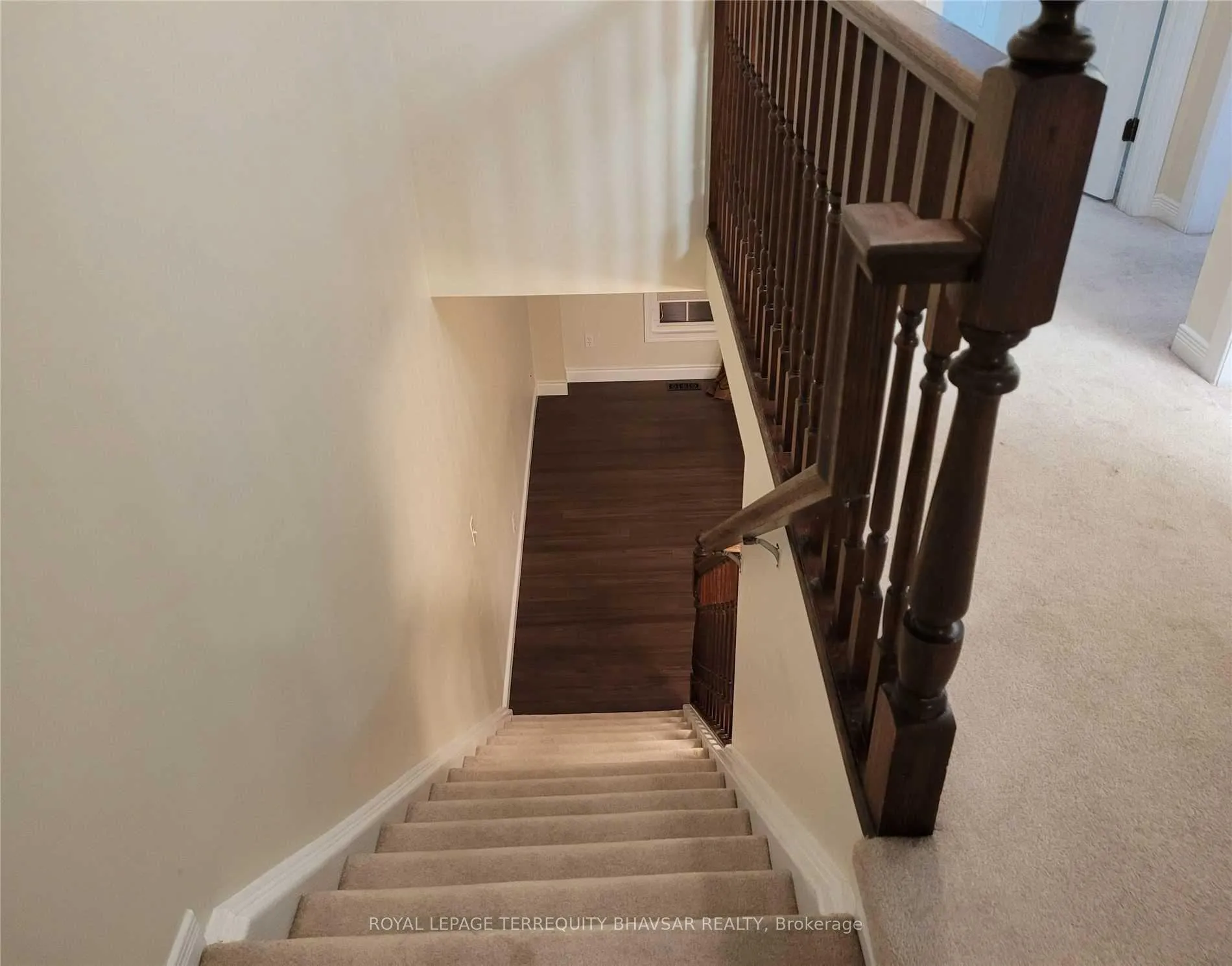 Photo 15 of 218 Featherstone Crescent, Kitchener, Huron Park — HOMEH