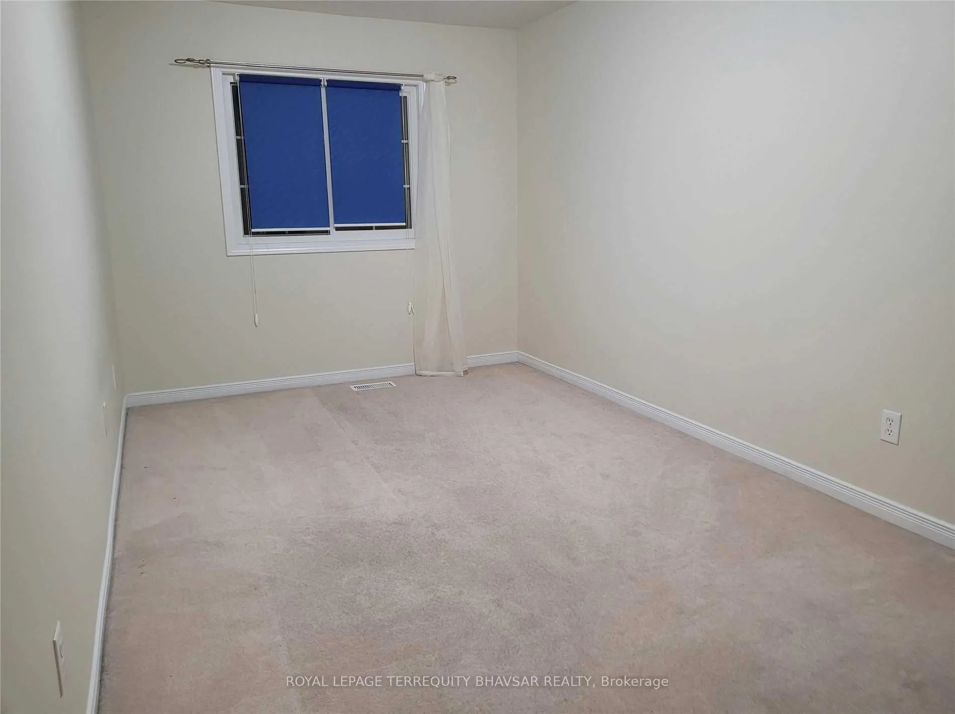 Photo 18 of 218 Featherstone Crescent, Kitchener, Huron Park — HOMEH