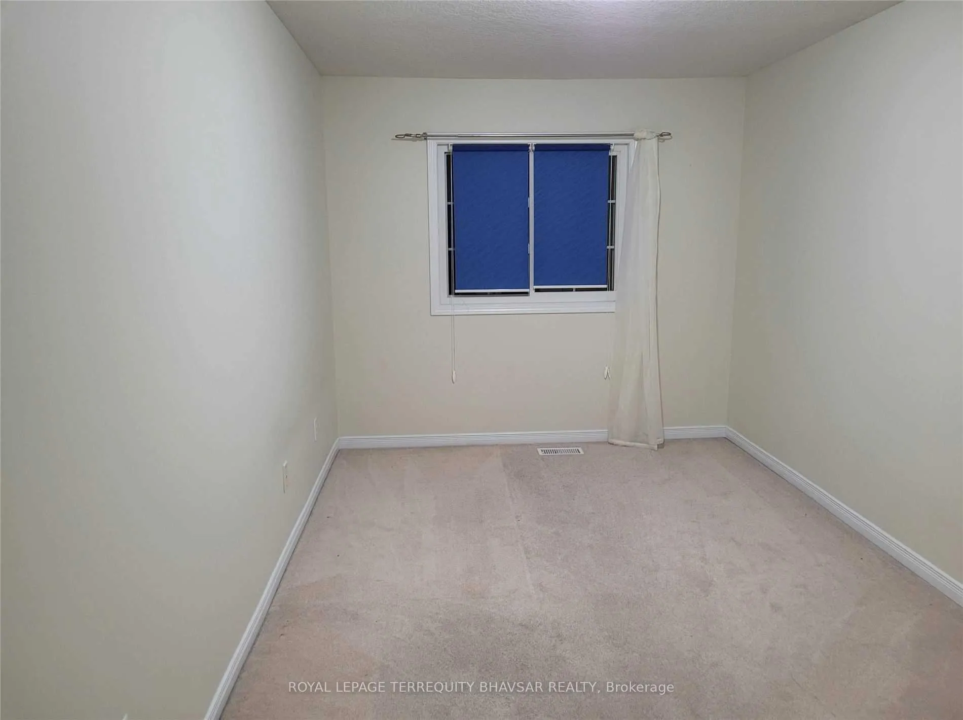 Photo 19 of 218 Featherstone Crescent, Kitchener, Huron Park — HOMEH