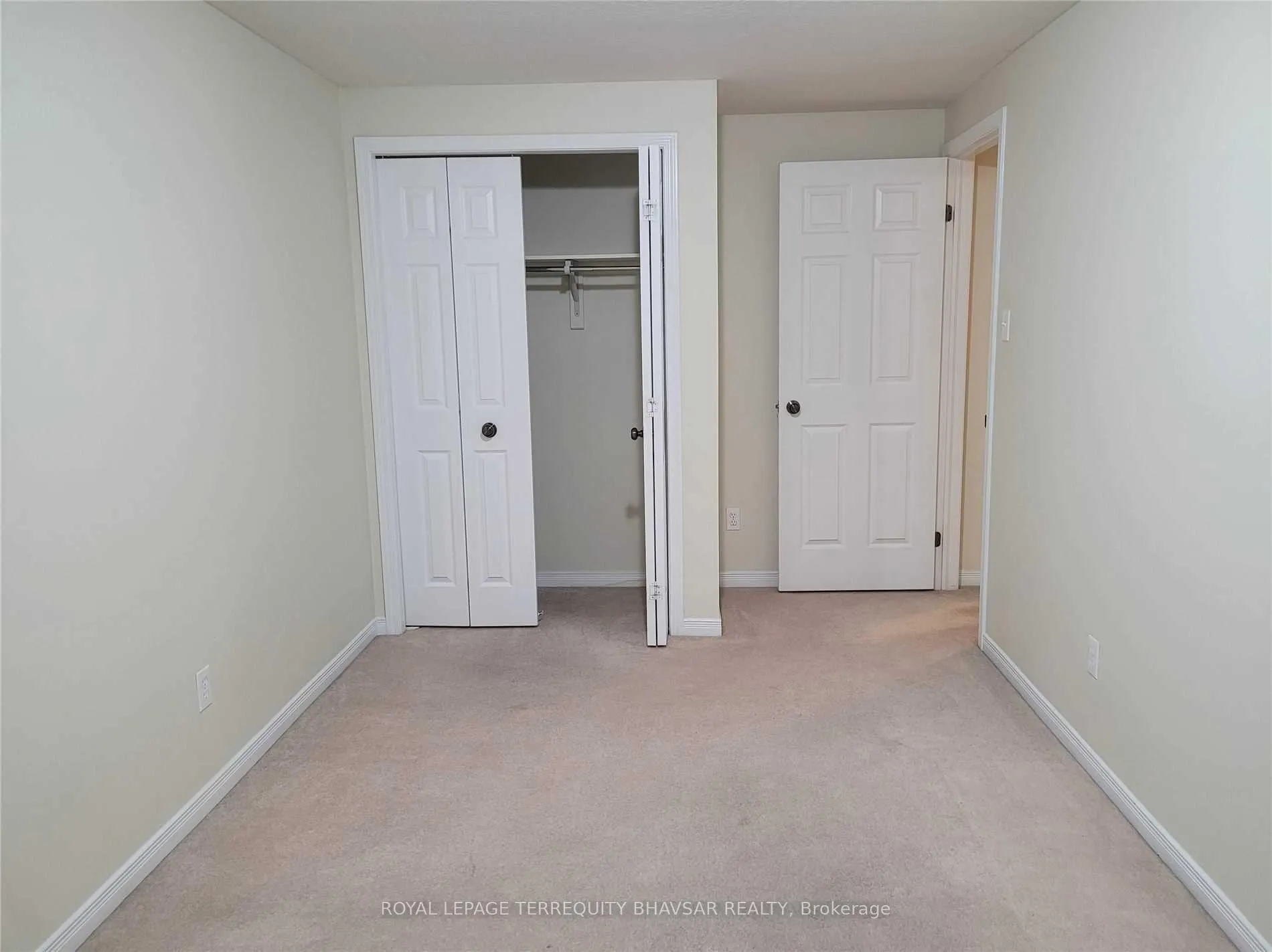 Photo 20 of 218 Featherstone Crescent, Kitchener, Huron Park — HOMEH
