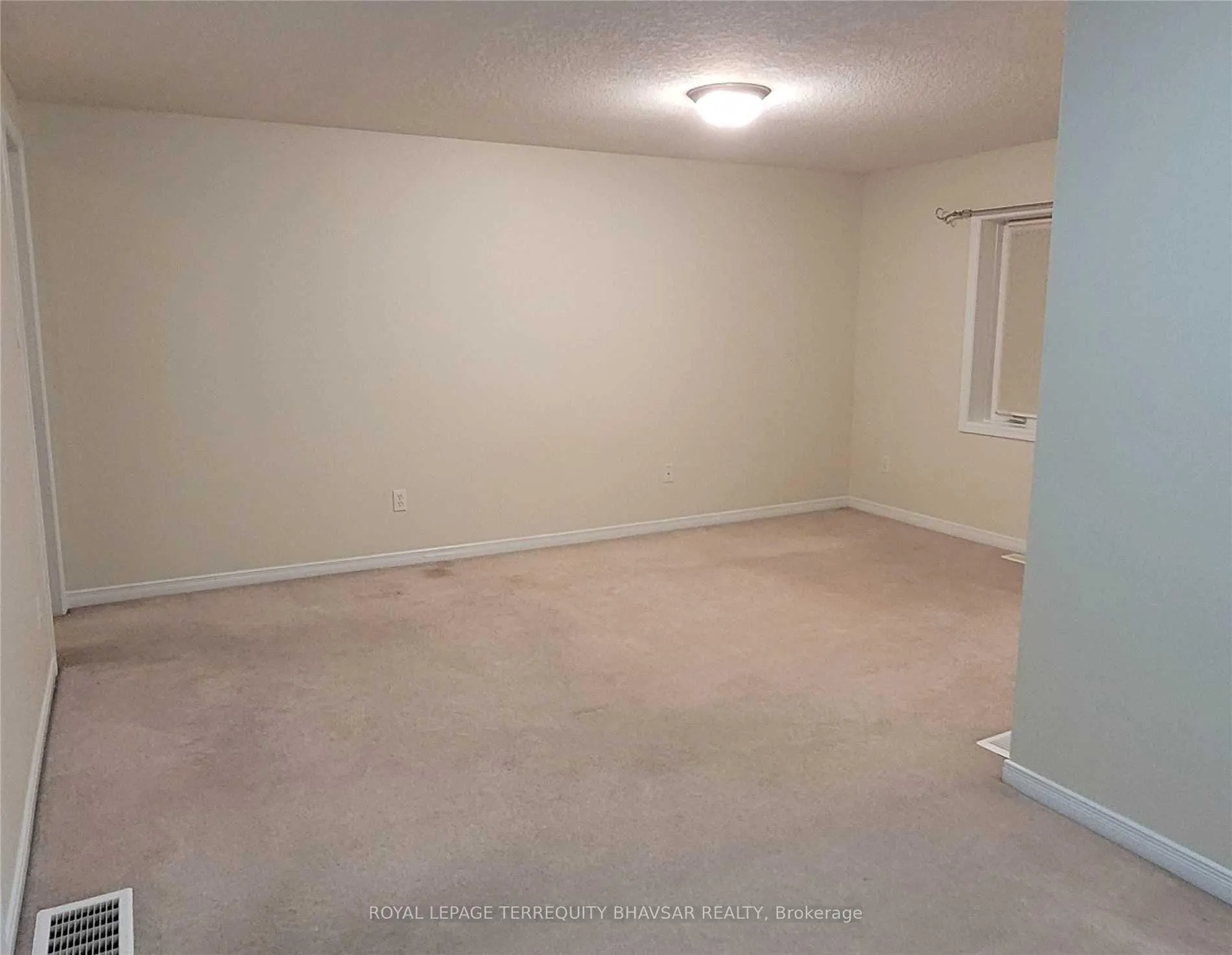 Photo 24 of 218 Featherstone Crescent, Kitchener, Huron Park — HOMEH