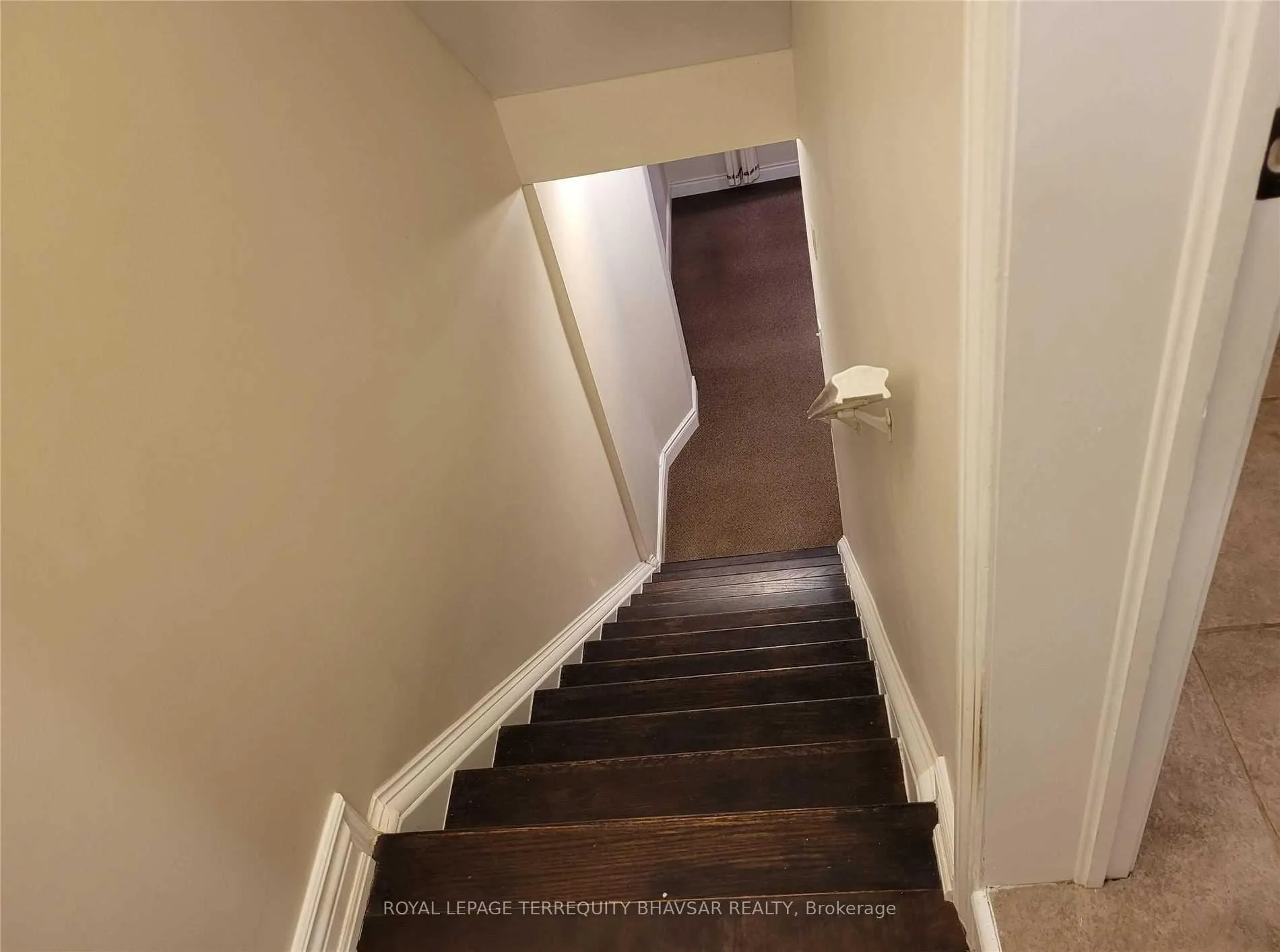 Photo 25 of 218 Featherstone Crescent, Kitchener, Huron Park — HOMEH