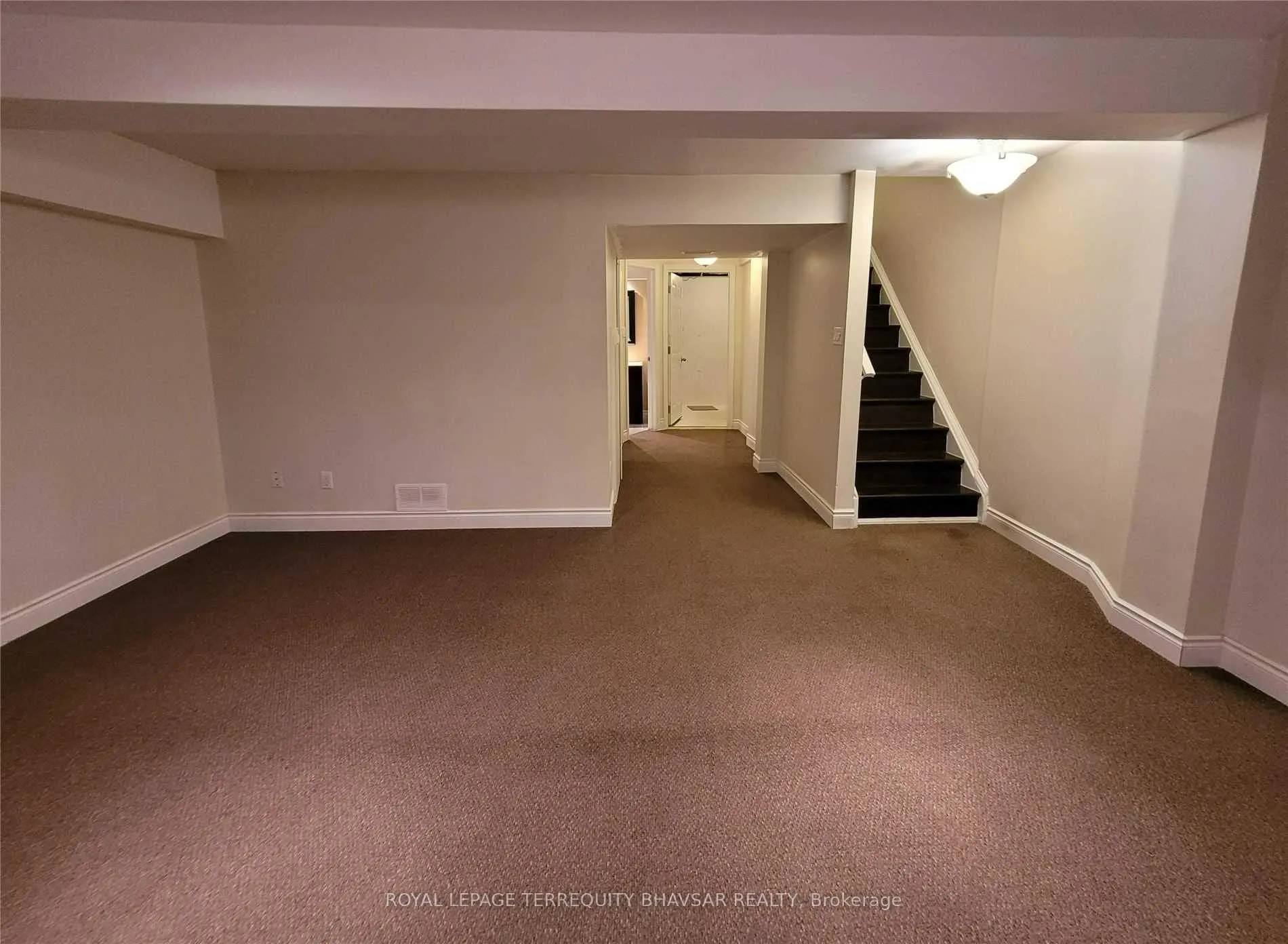 Photo 26 of 218 Featherstone Crescent, Kitchener, Huron Park — HOMEH