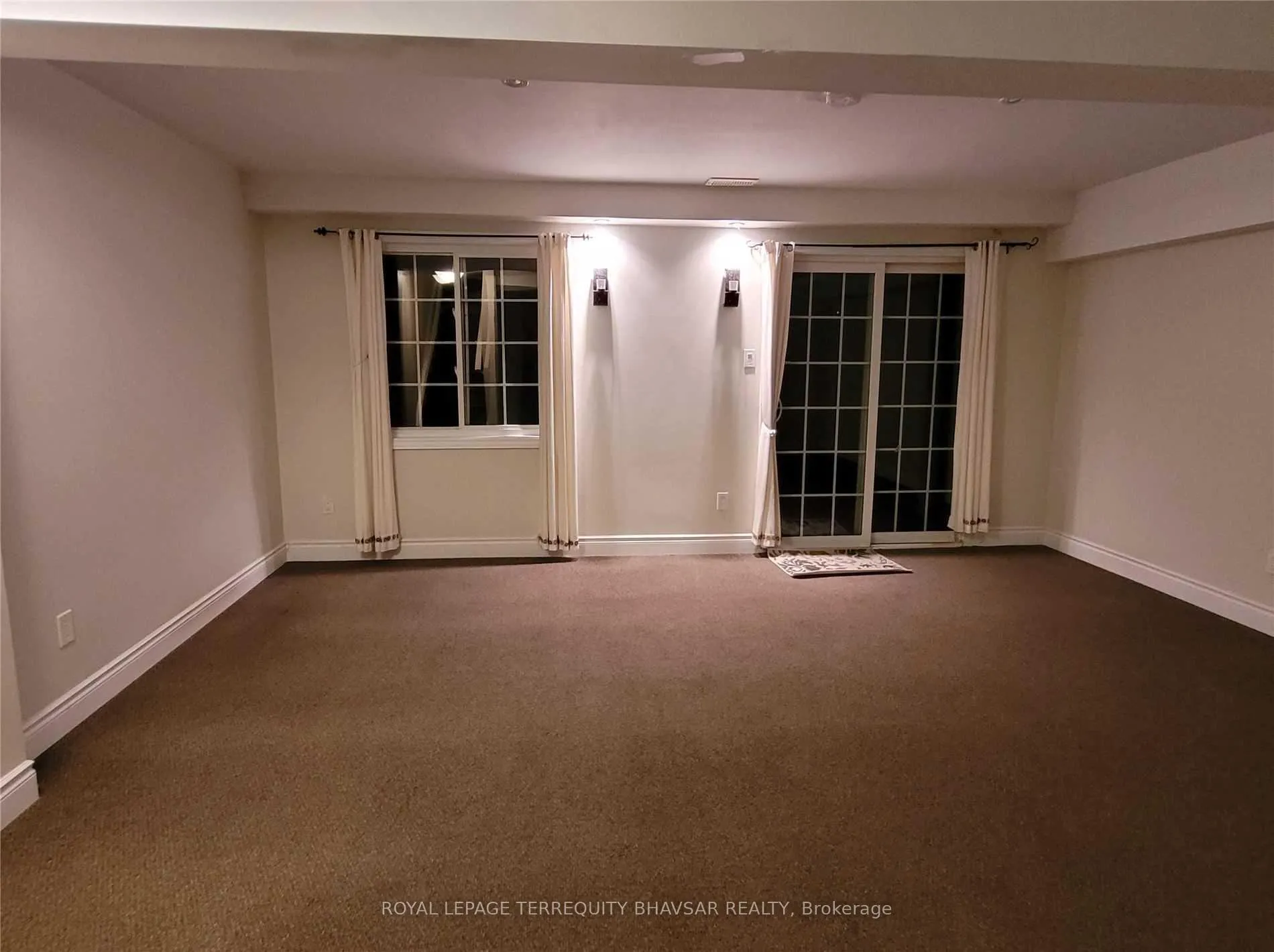 Photo 27 of 218 Featherstone Crescent, Kitchener, Huron Park — HOMEH