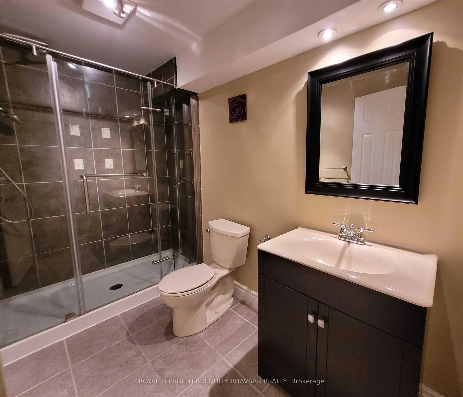 Photo 31 of 218 Featherstone Crescent, Kitchener, Huron Park — HOMEH