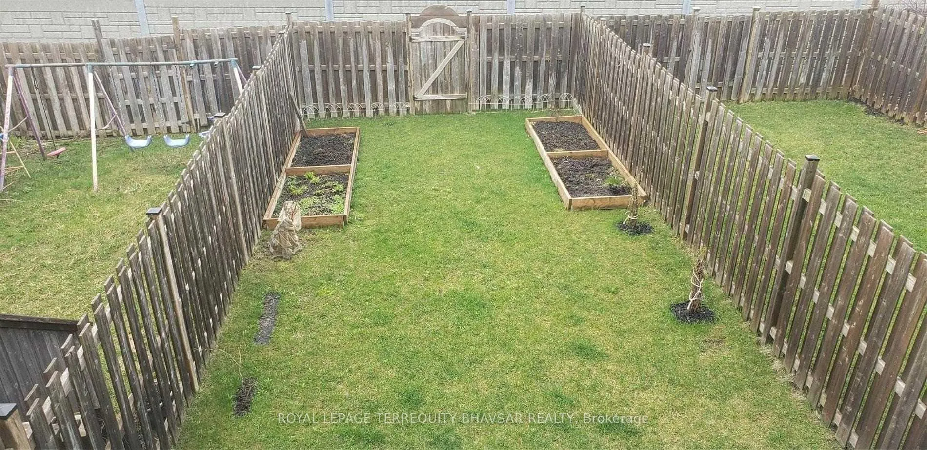 Photo 33 of 218 Featherstone Crescent, Kitchener, Huron Park — HOMEH