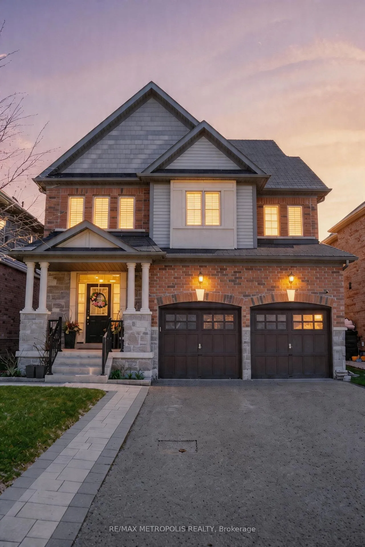 Photo 2 of 82 Mcroberts Crescent, Clarington, Courtice — HOMEH