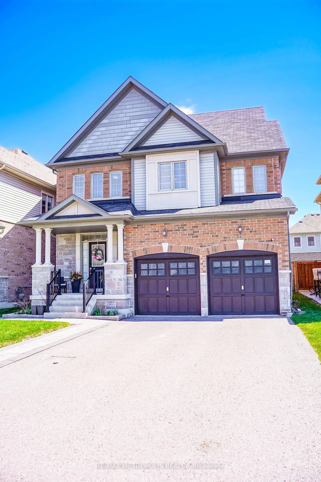Photo 3 of 82 Mcroberts Crescent, Clarington, Courtice — HOMEH