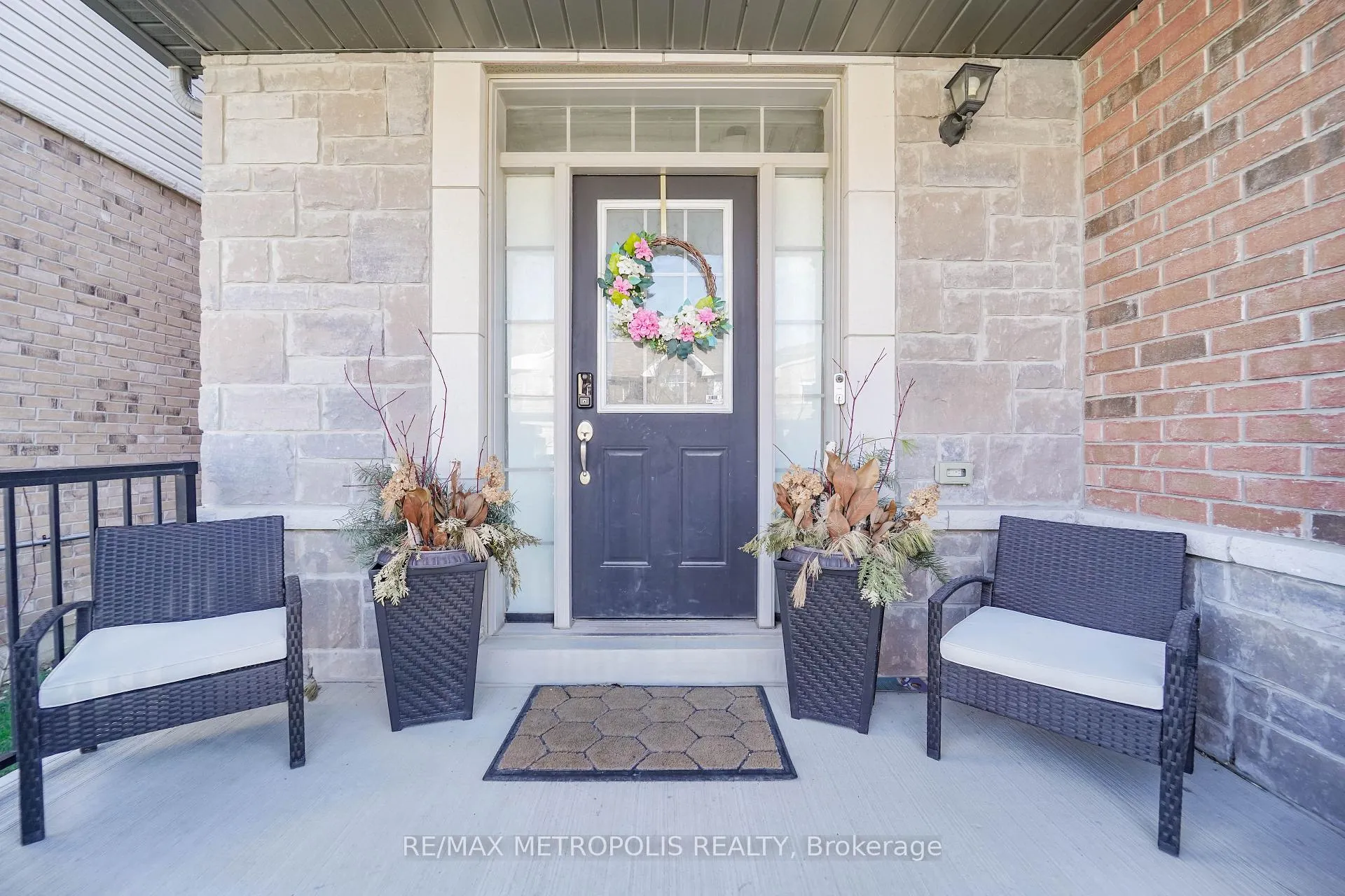 Photo 5 of 82 Mcroberts Crescent, Clarington, Courtice — HOMEH