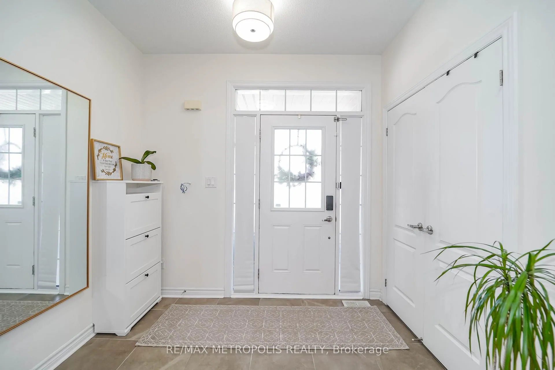 Photo 7 of 82 Mcroberts Crescent, Clarington, Courtice — HOMEH