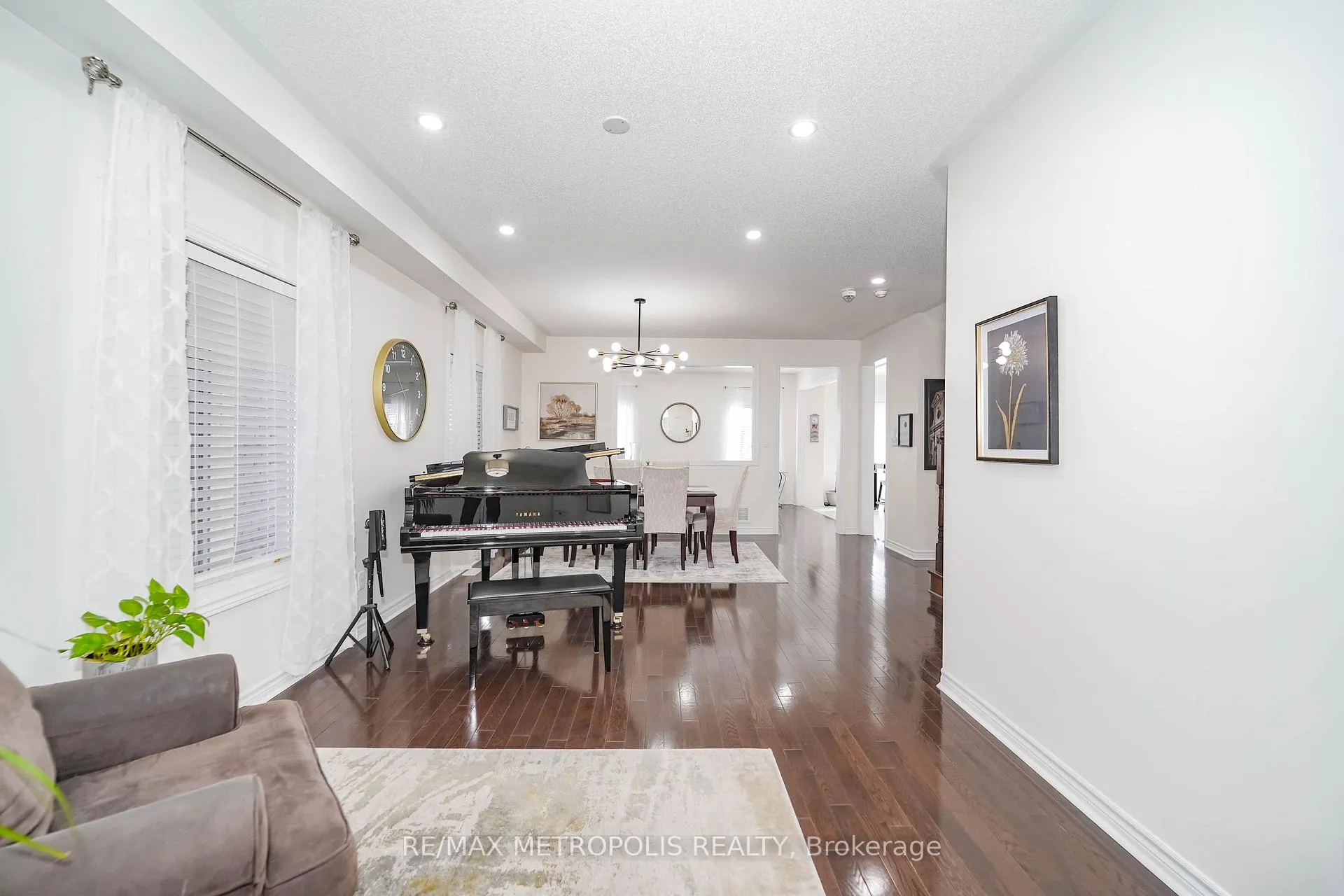 Photo 8 of 82 Mcroberts Crescent, Clarington, Courtice — HOMEH
