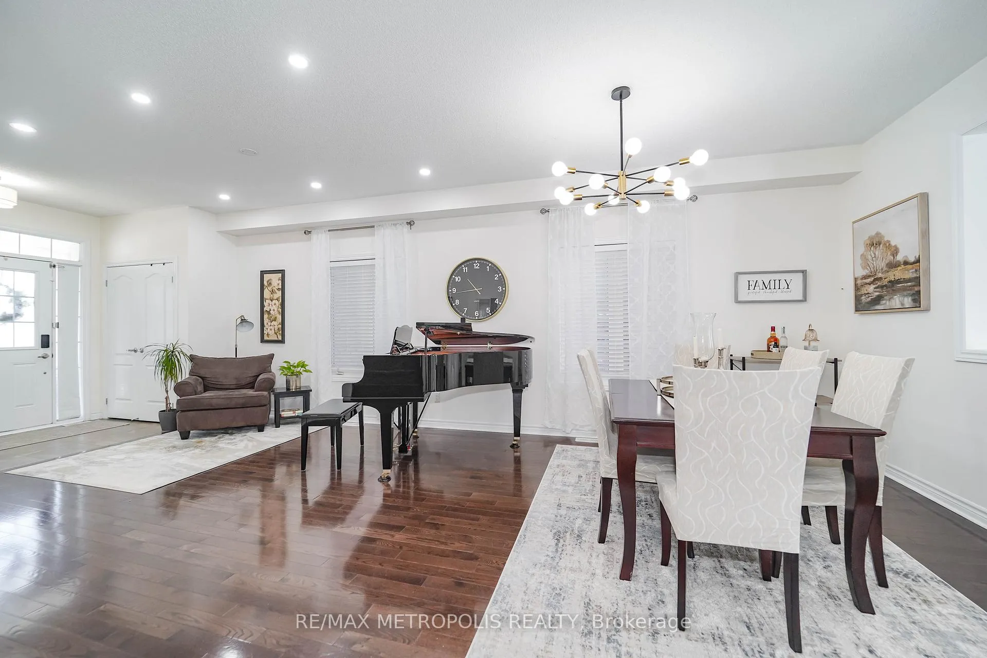 Photo 9 of 82 Mcroberts Crescent, Clarington, Courtice — HOMEH