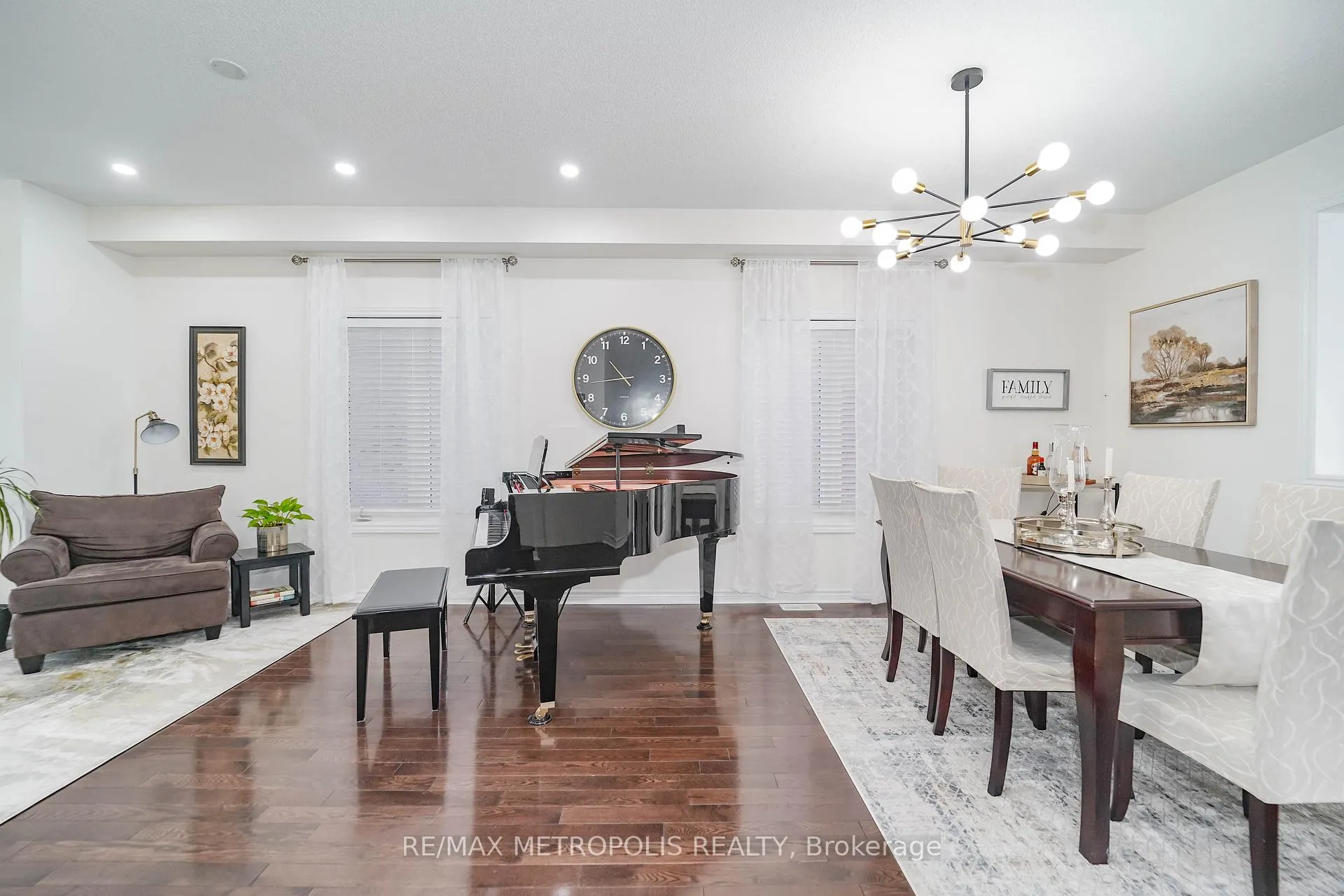 Photo 10 of 82 Mcroberts Crescent, Clarington, Courtice — HOMEH