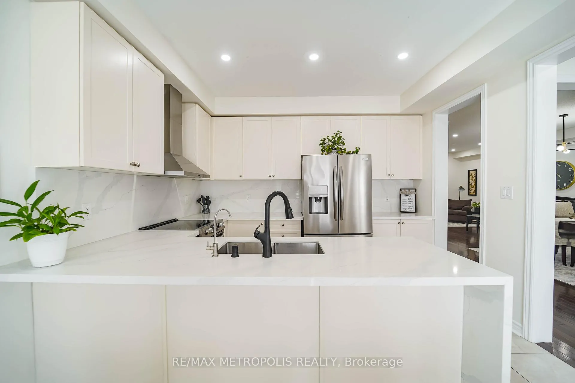 Photo 12 of 82 Mcroberts Crescent, Clarington, Courtice — HOMEH