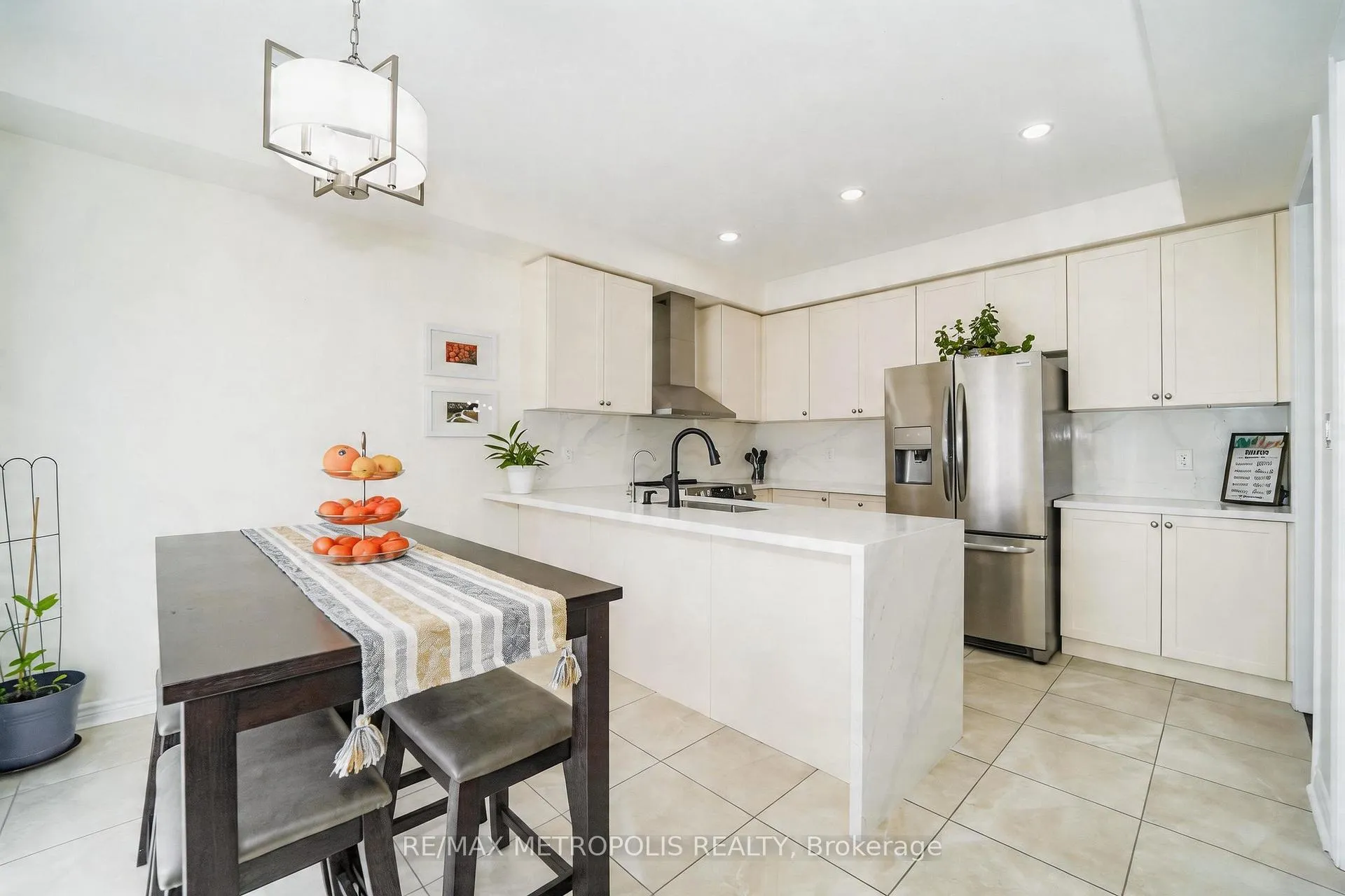 Photo 13 of 82 Mcroberts Crescent, Clarington, Courtice — HOMEH