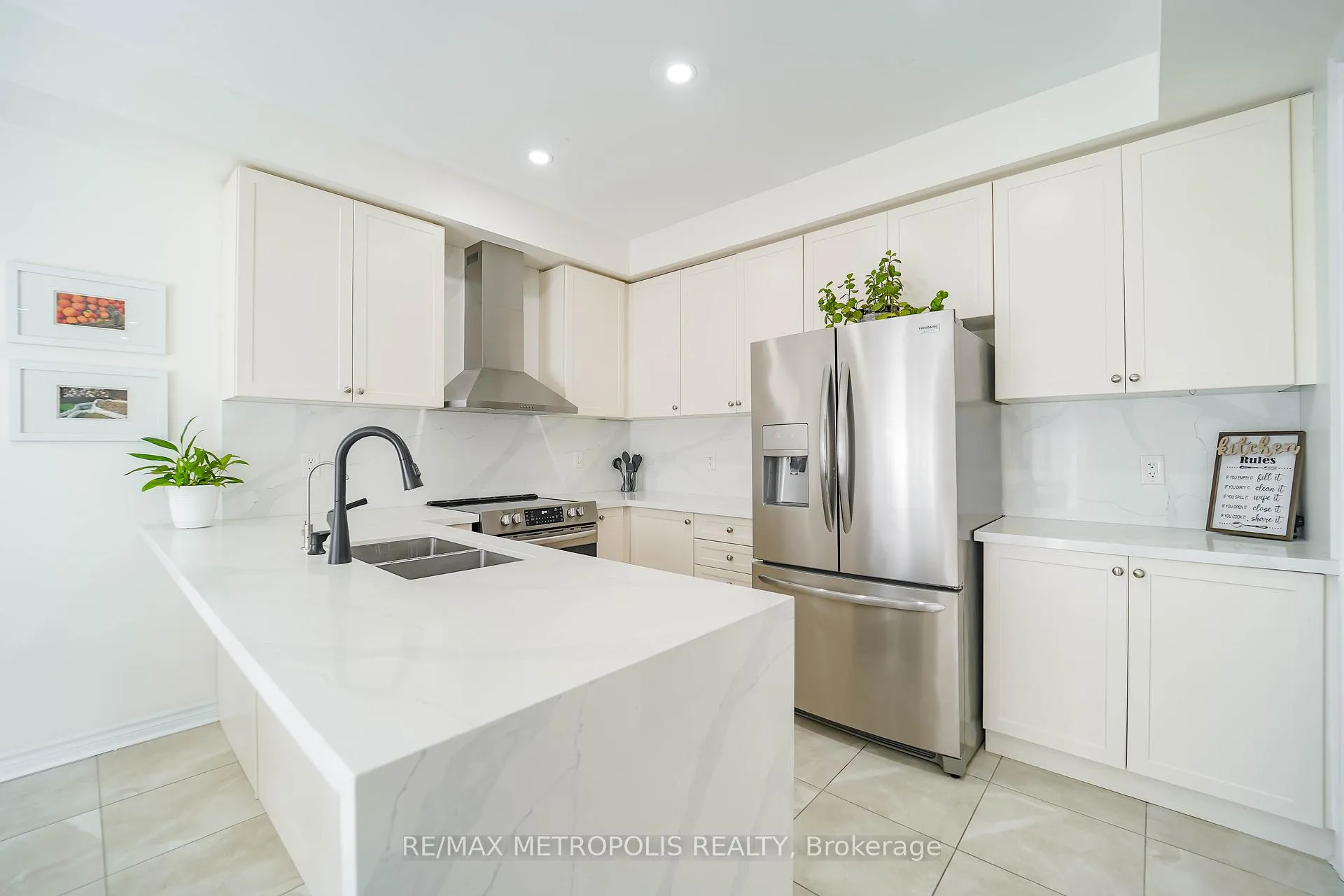 Photo 15 of 82 Mcroberts Crescent, Clarington, Courtice — HOMEH