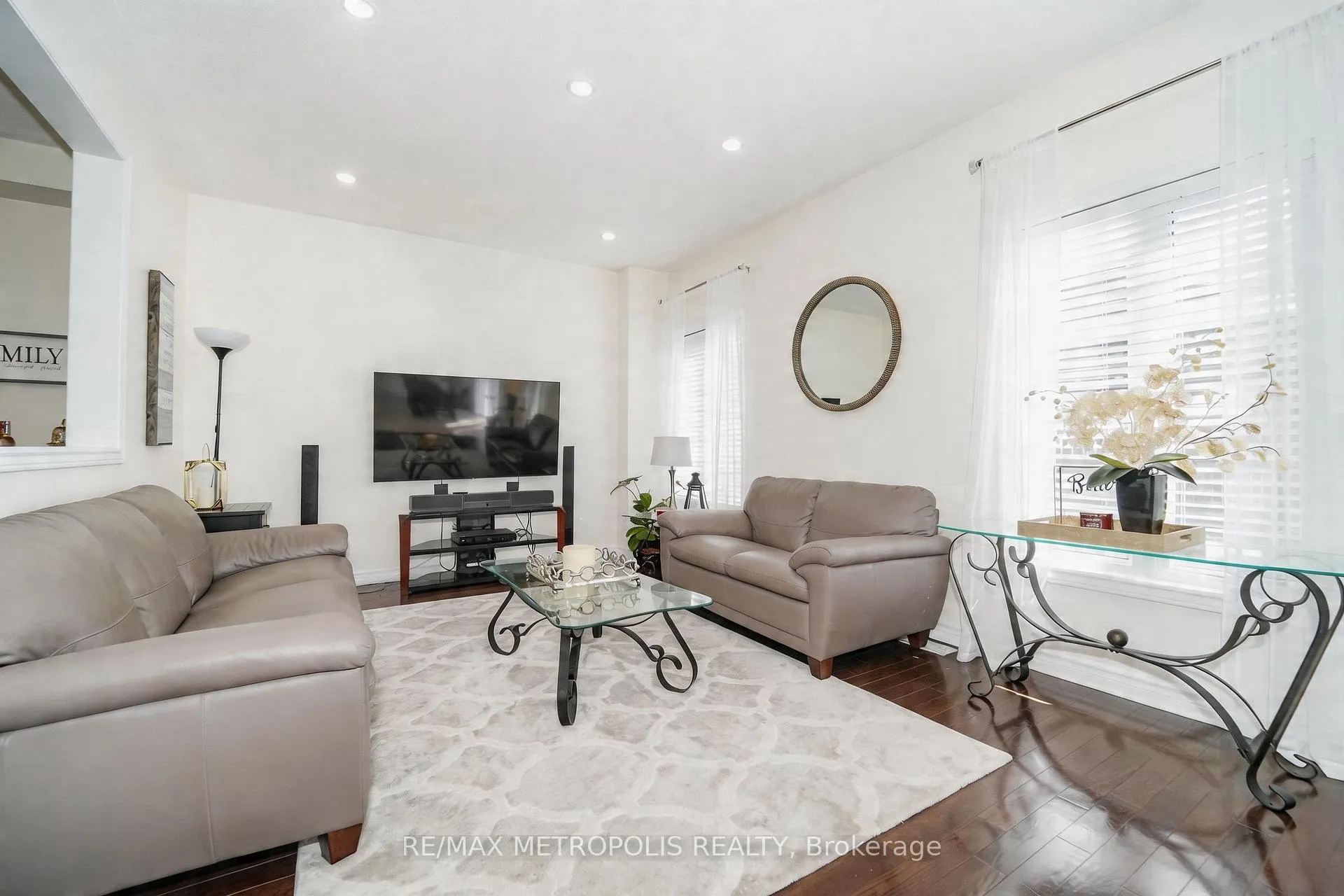 Photo 19 of 82 Mcroberts Crescent, Clarington, Courtice — HOMEH