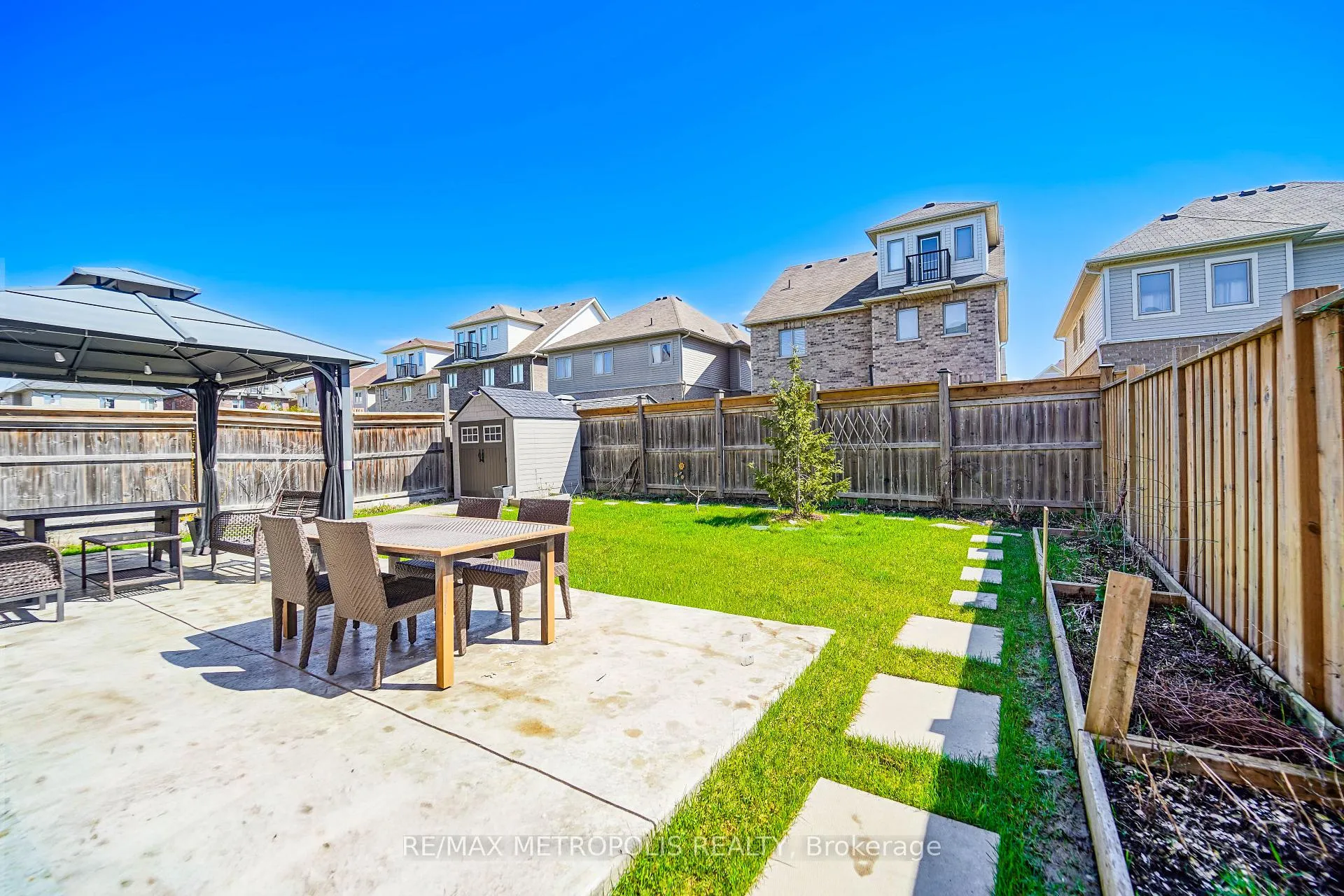 Photo 22 of 82 Mcroberts Crescent, Clarington, Courtice — HOMEH