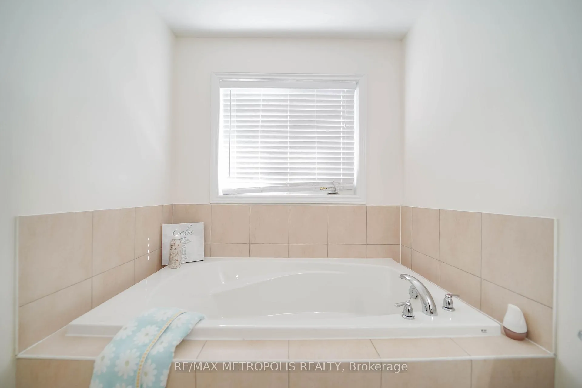 Photo 25 of 82 Mcroberts Crescent, Clarington, Courtice — HOMEH
