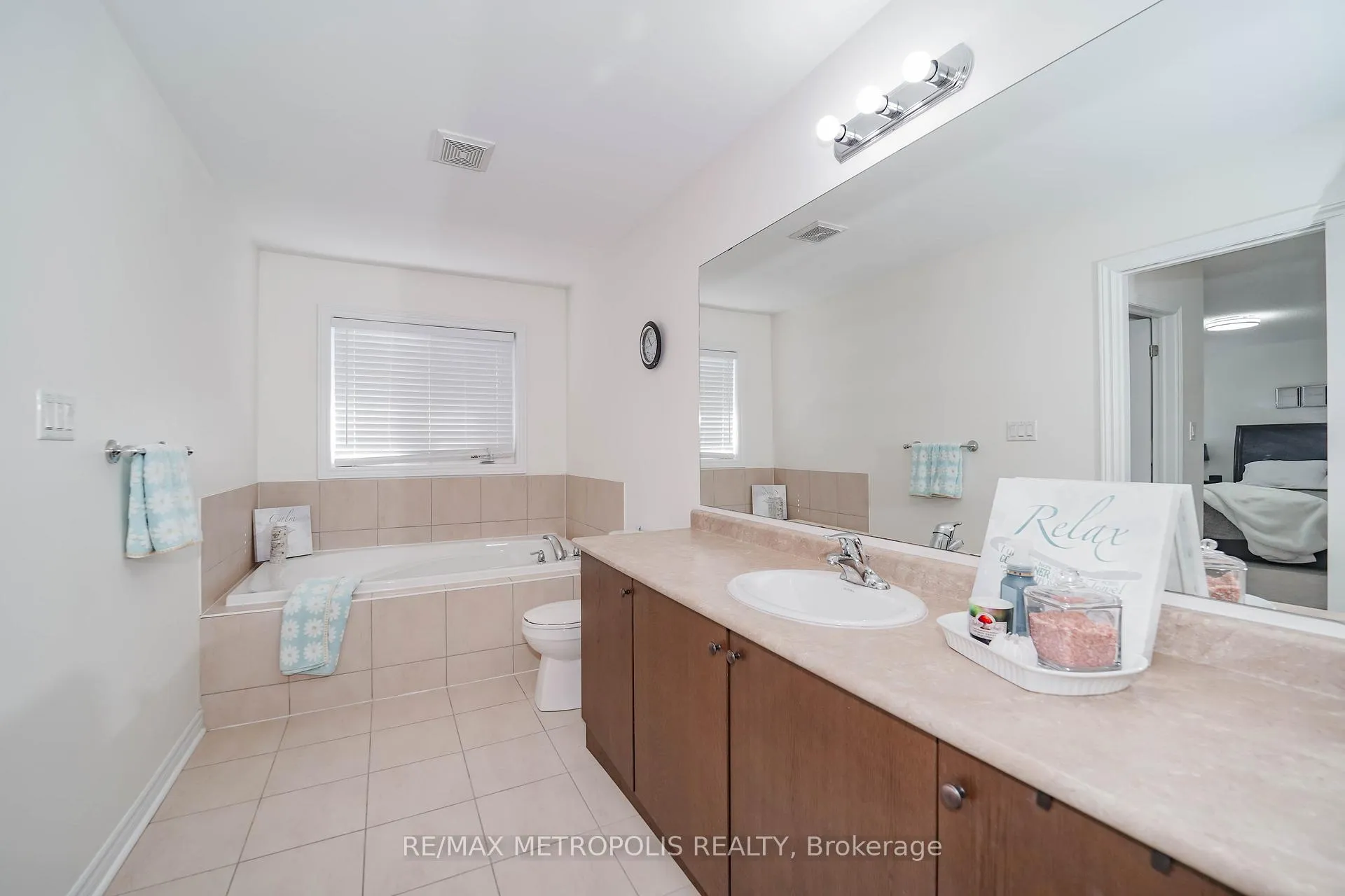 Photo 26 of 82 Mcroberts Crescent, Clarington, Courtice — HOMEH