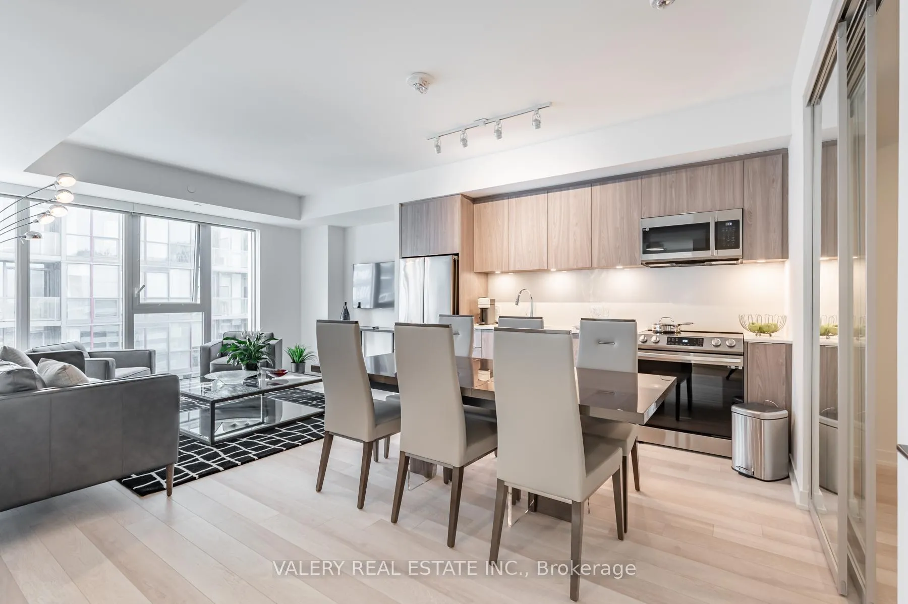 Front of Unit 3109, 357 King Street W