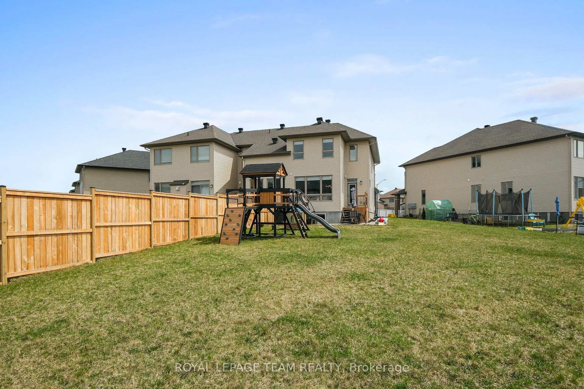 Photo 2 of 315 Big Dipper Street, Ottawa, Riverside South/Gloucester Glen — HOMEH