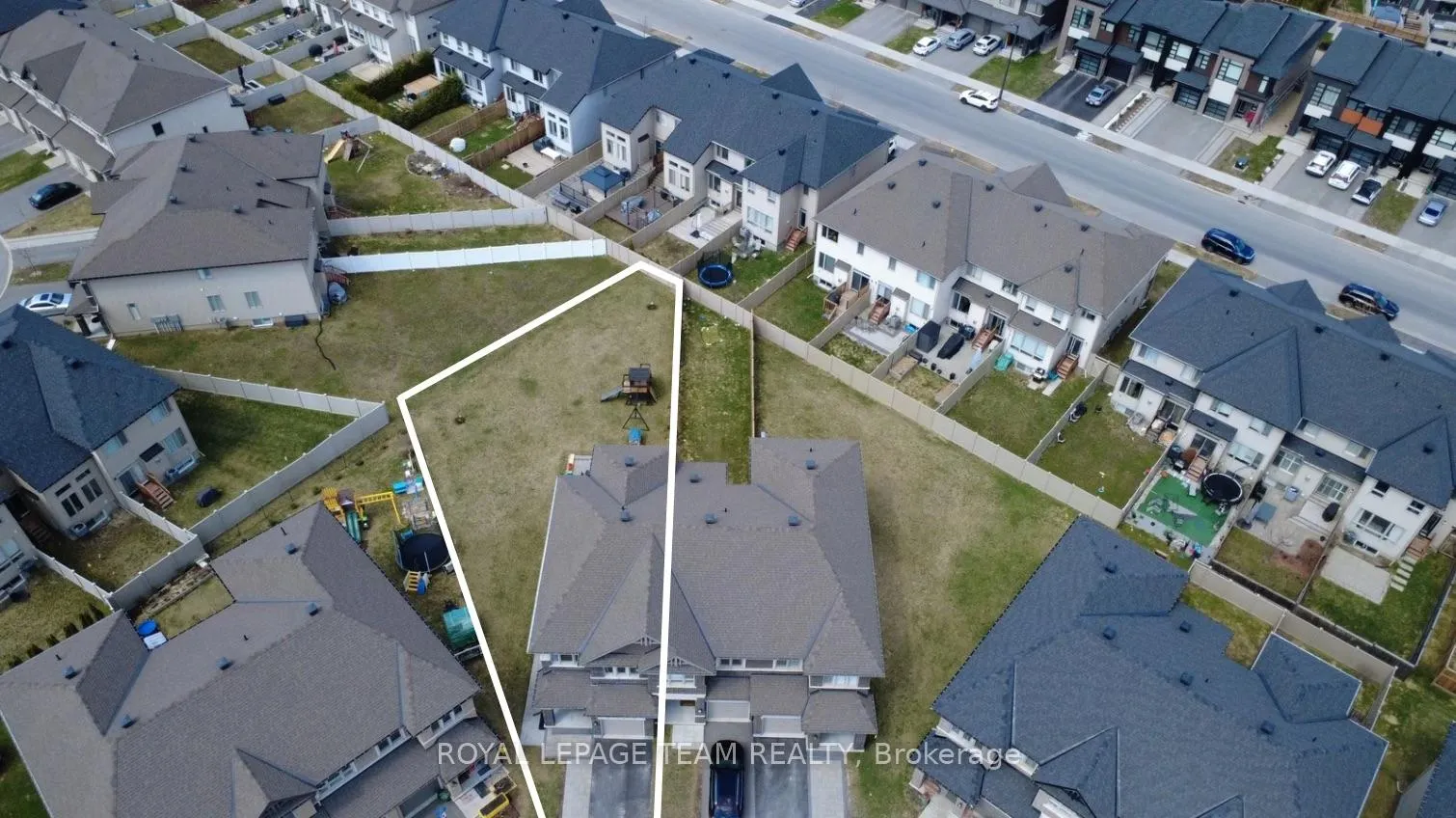 Photo 3 of 315 Big Dipper Street, Ottawa, Riverside South/Gloucester Glen — HOMEH