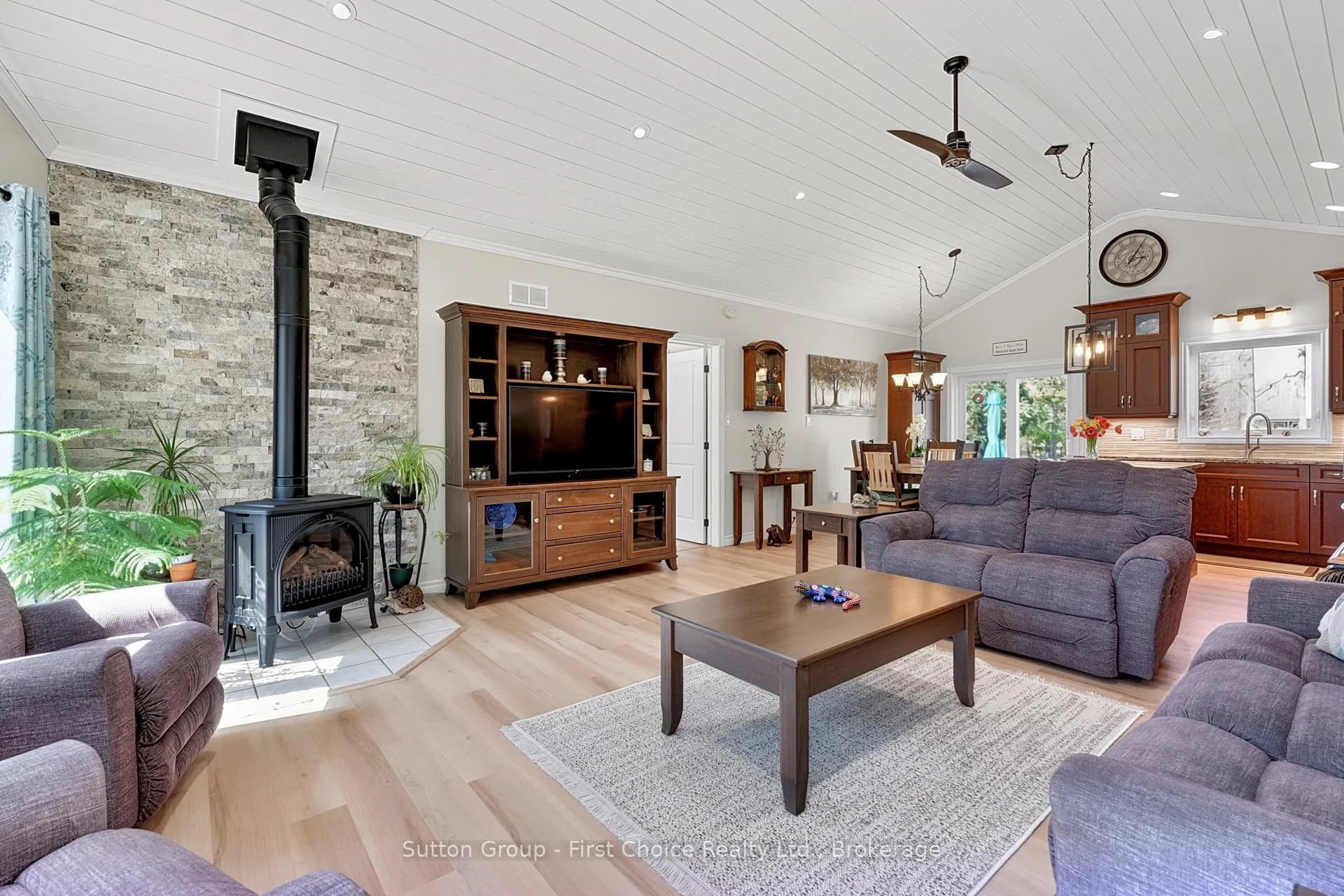Photo 8 of 820 Wilson Avenue, Huron-Kinloss — HOMEH
