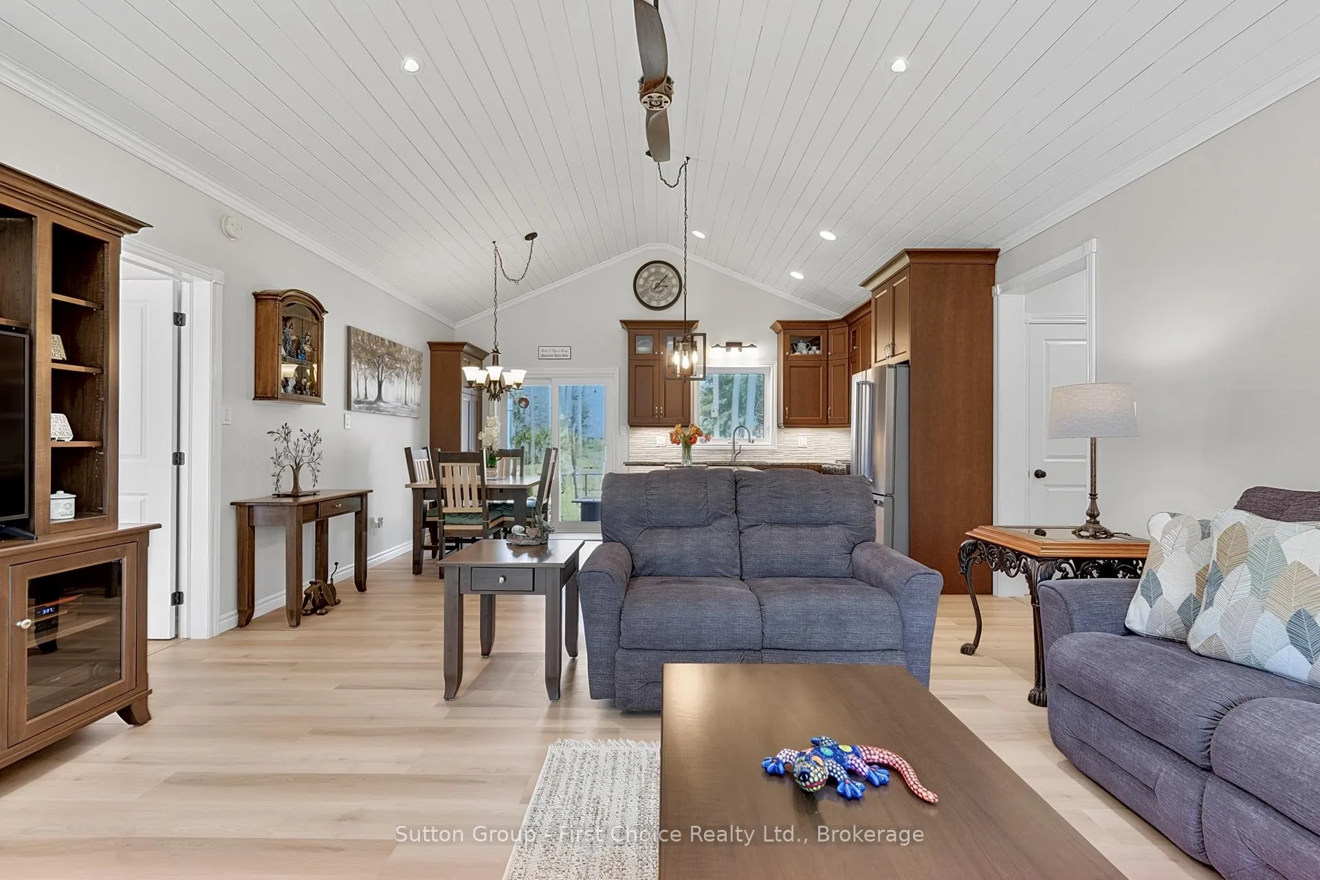 Photo 9 of 820 Wilson Avenue, Huron-Kinloss — HOMEH