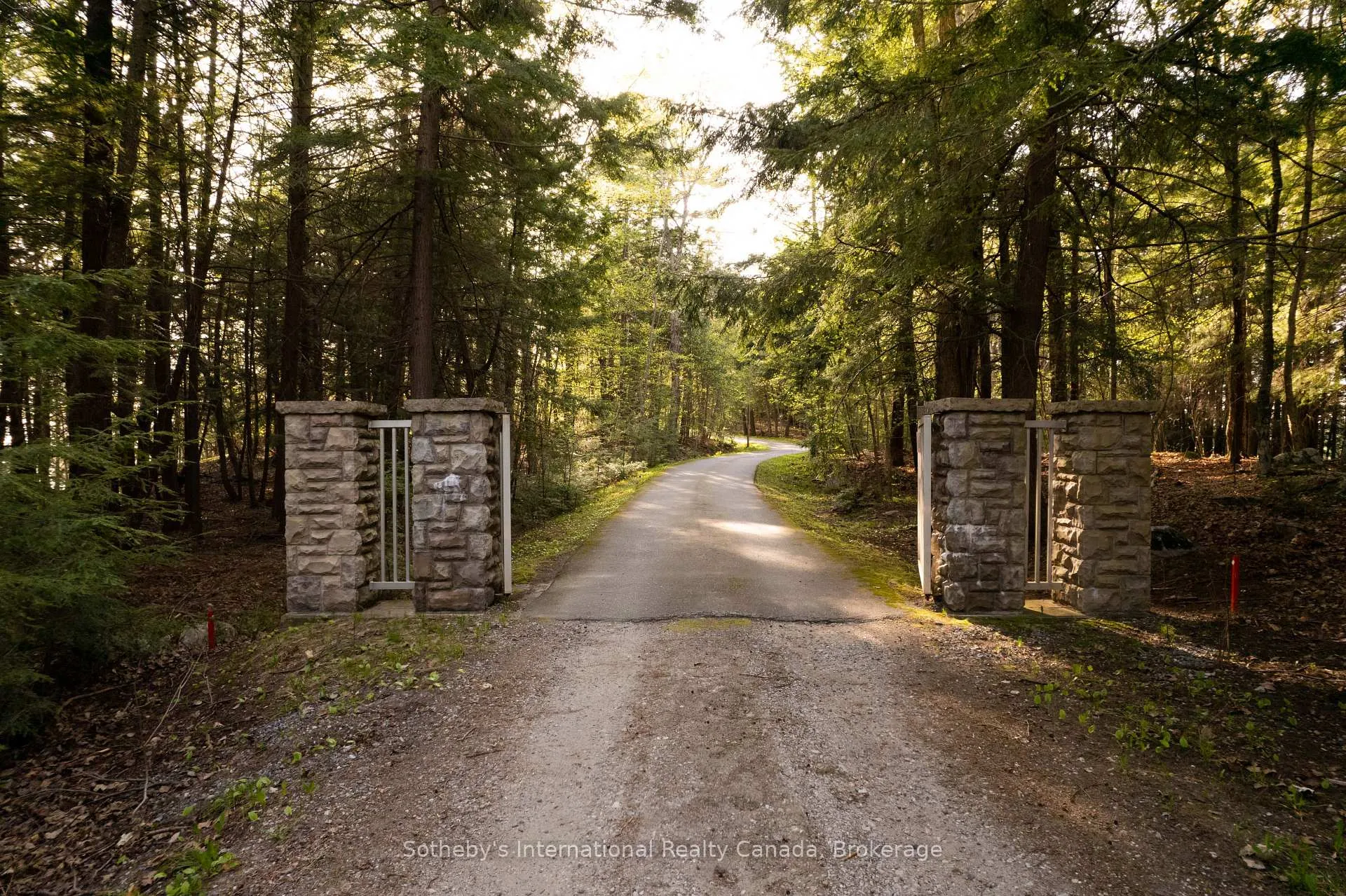 Photo 4 of Unit Full, 1250 Waldmere Road, Bracebridge, Monck (Bracebridge) — HOMEH