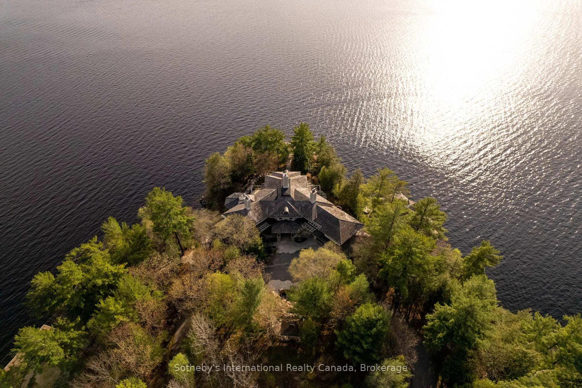 Photo 5 of Unit Full, 1250 Waldmere Road, Bracebridge, Monck (Bracebridge) — HOMEH
